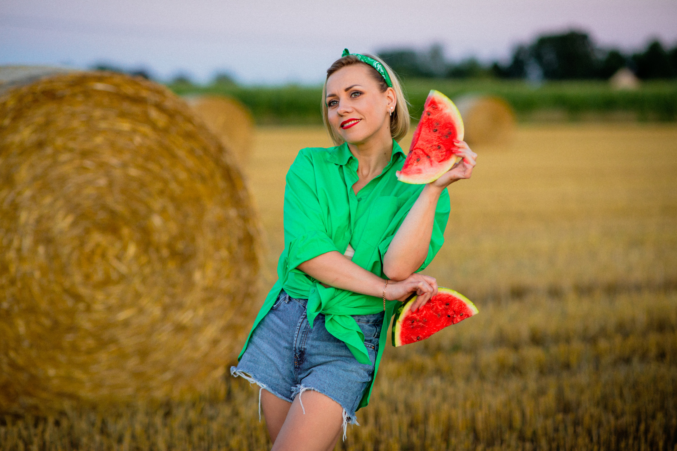Sommer Fotoshooting mit Wassermelone | Kreative Portraits & Familienfotos. Hochzeitsfotografin in Gütersloh | Authentische Hochzeitsreportagen | TK Photographie