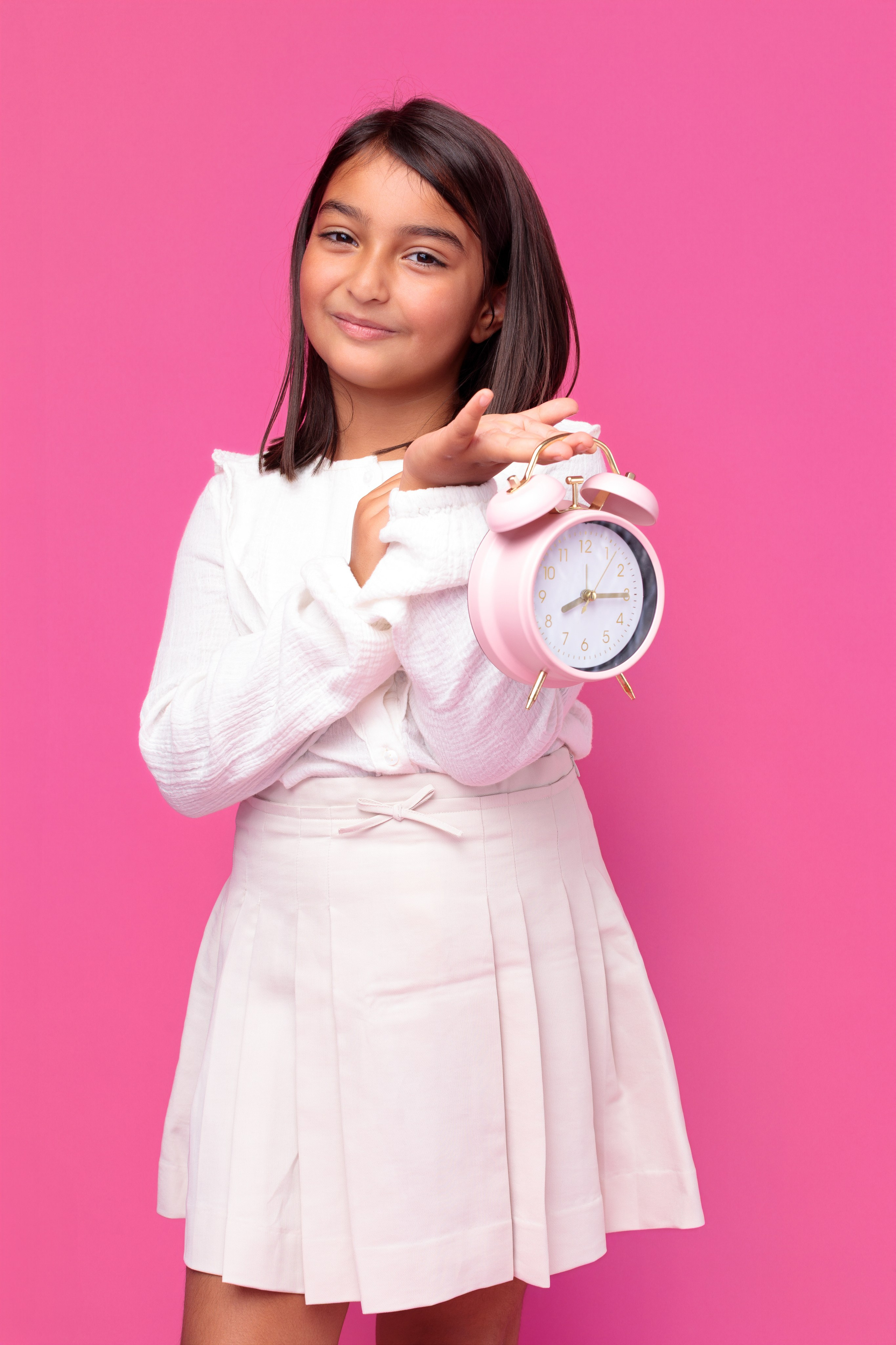 Kinderfotografie Wiesloch – kleines Mädchen mit süßem Lächeln im Fotostudio, LAV Fotostudio