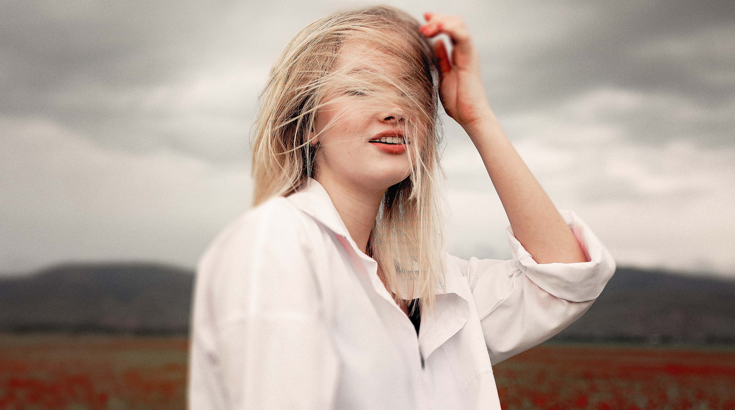 В маках. Валерия Вартанова. Фотограф