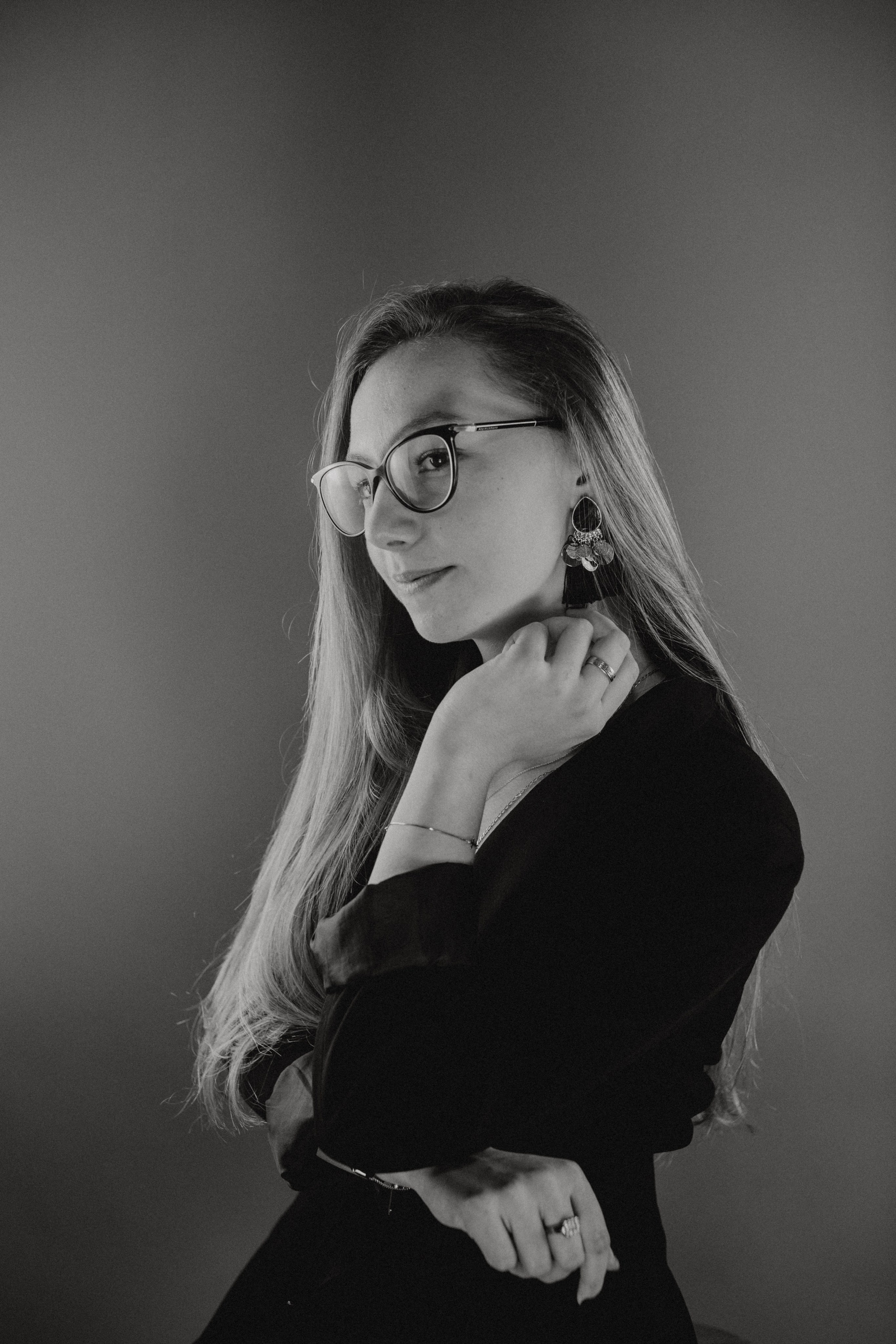 Honorine. Wedding & couple photographer from Romania Rut Vetan