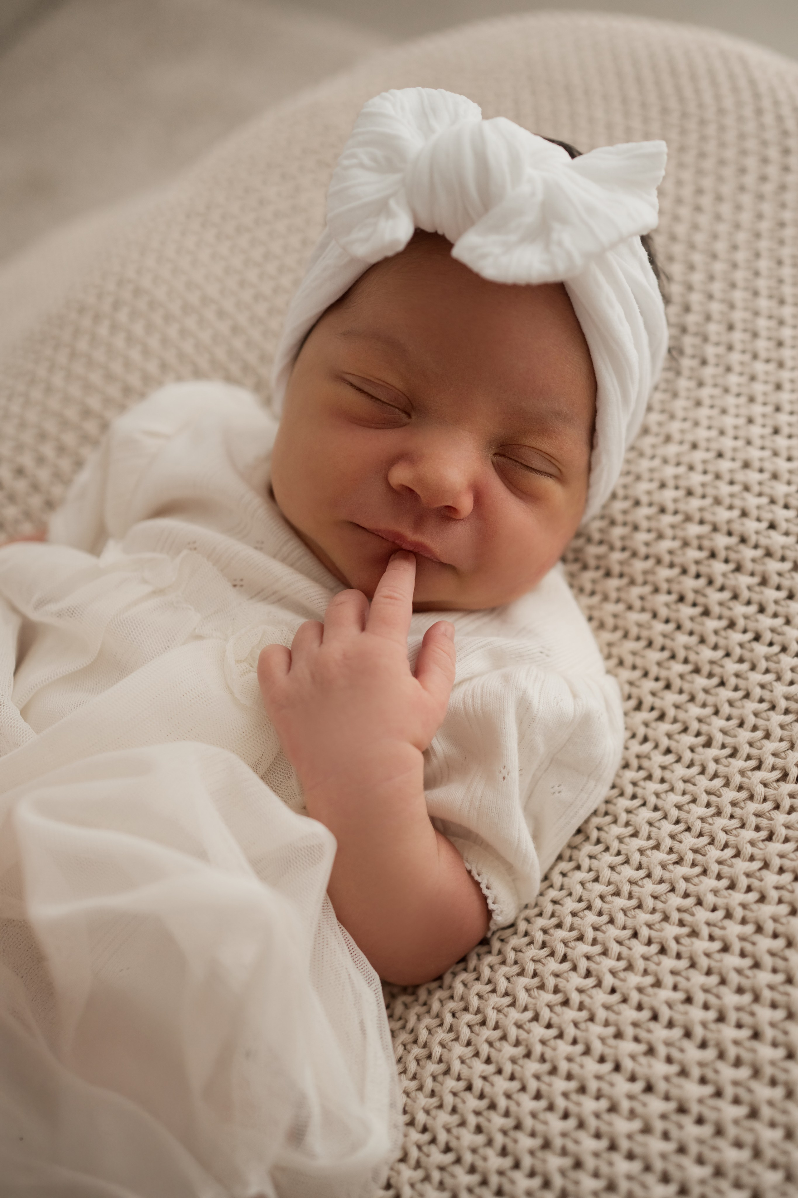Sweet first days. Angela Iakovleva — Family Photographer in Dubai