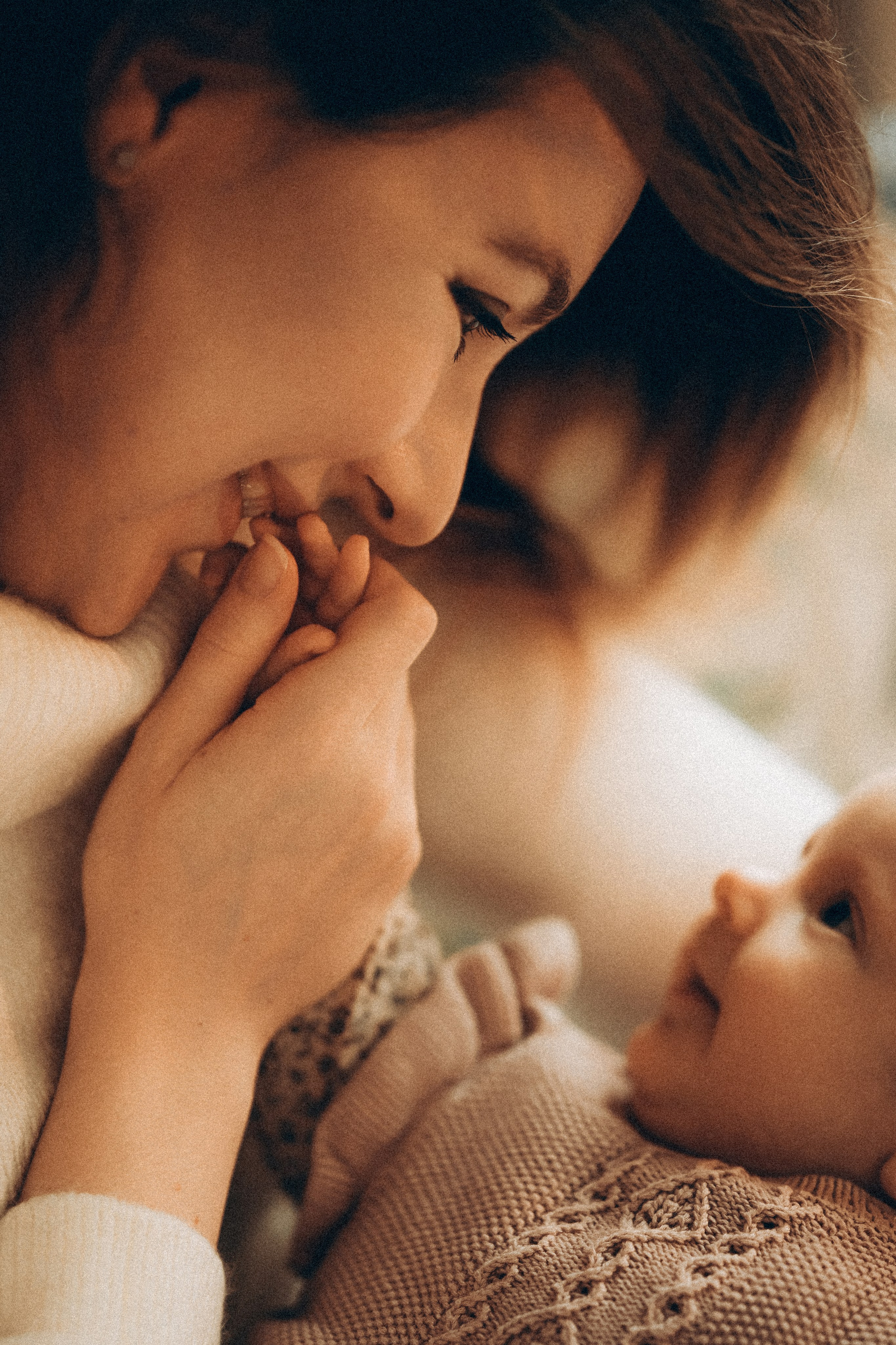 Home newborn session. Tania Gandrabur, photographer in West Midlands, England