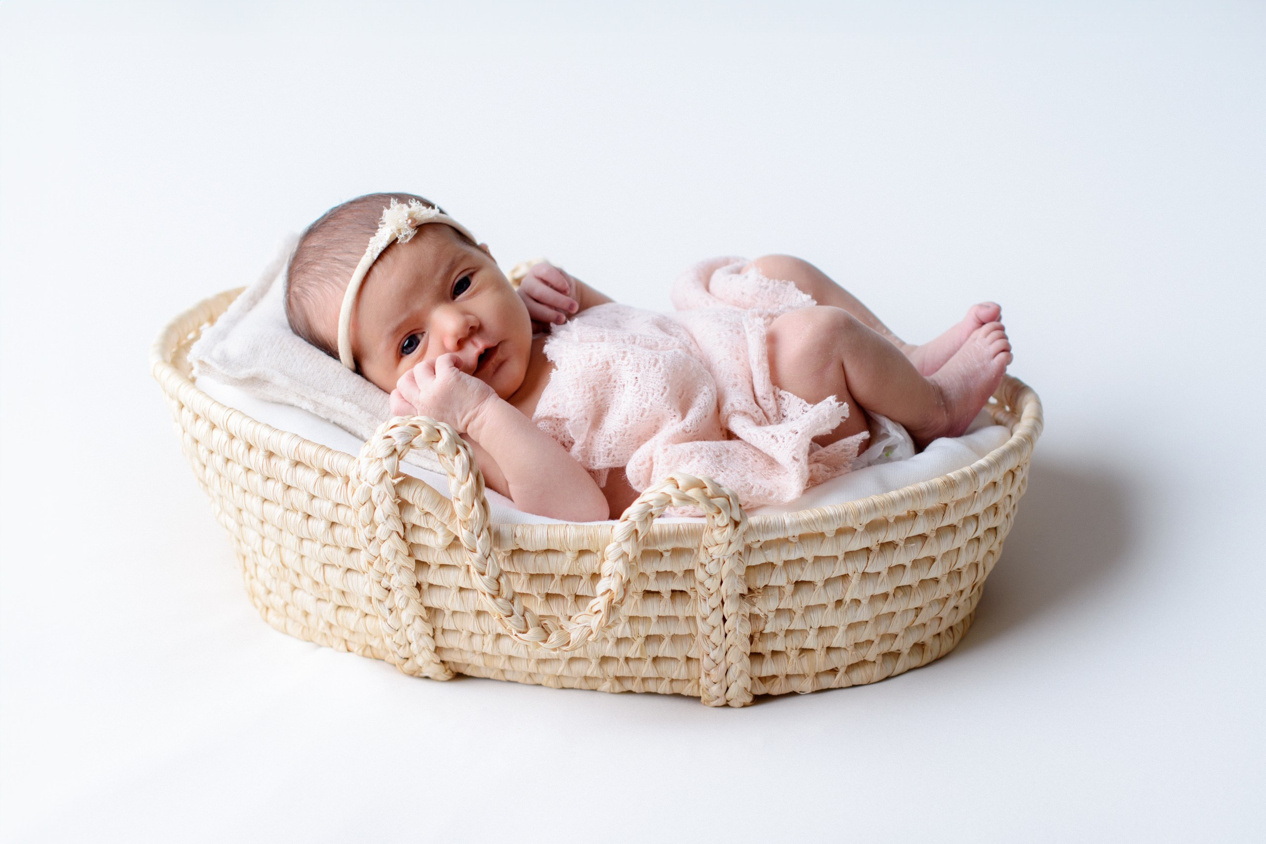 Nouveau-né. Photographe grossesse et nouveau-né a La Ciotat