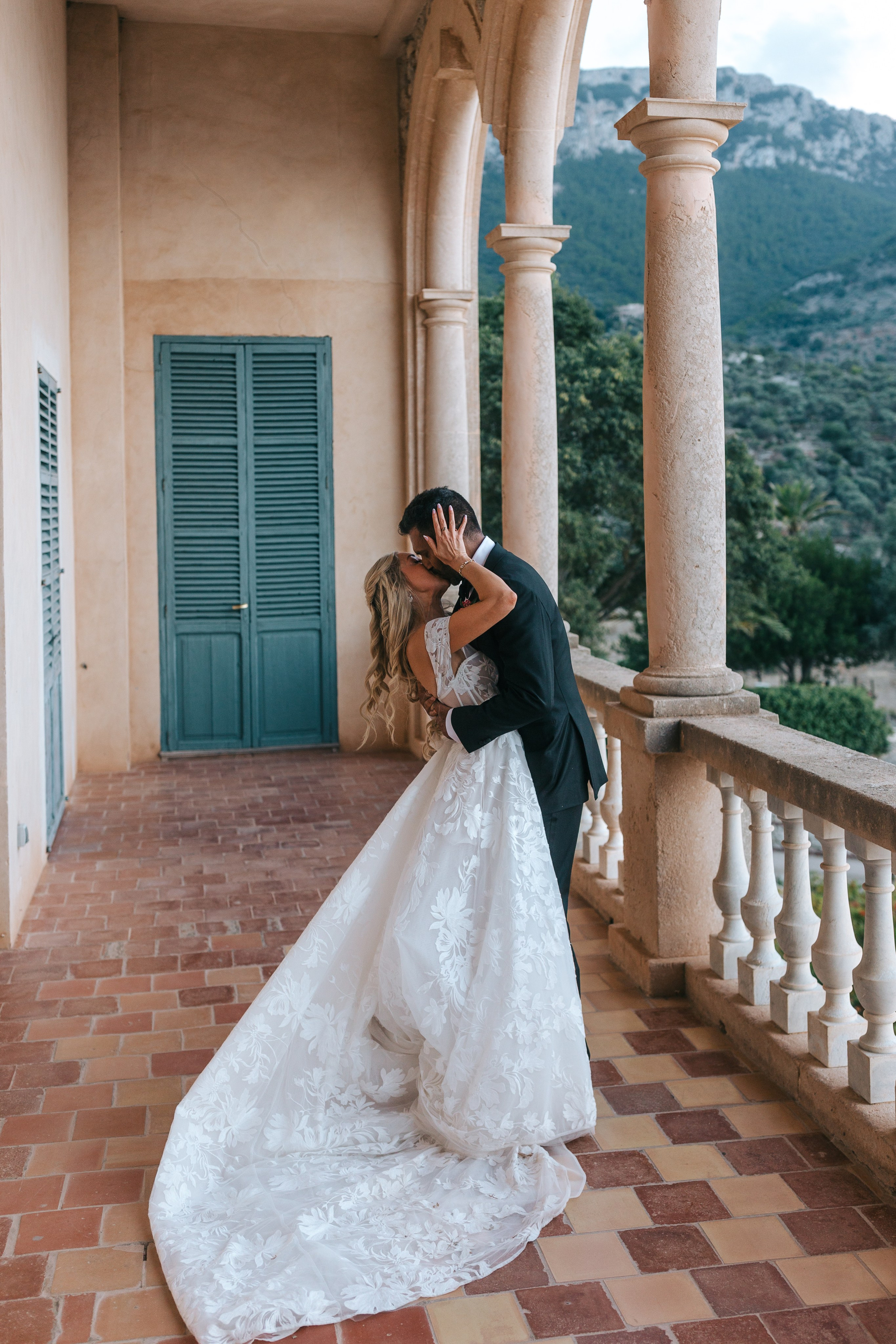 Mallorca venue Son Marroig for this LA Wedding Ceremony. Wedding Celebrant in Mallorca Iban Collin