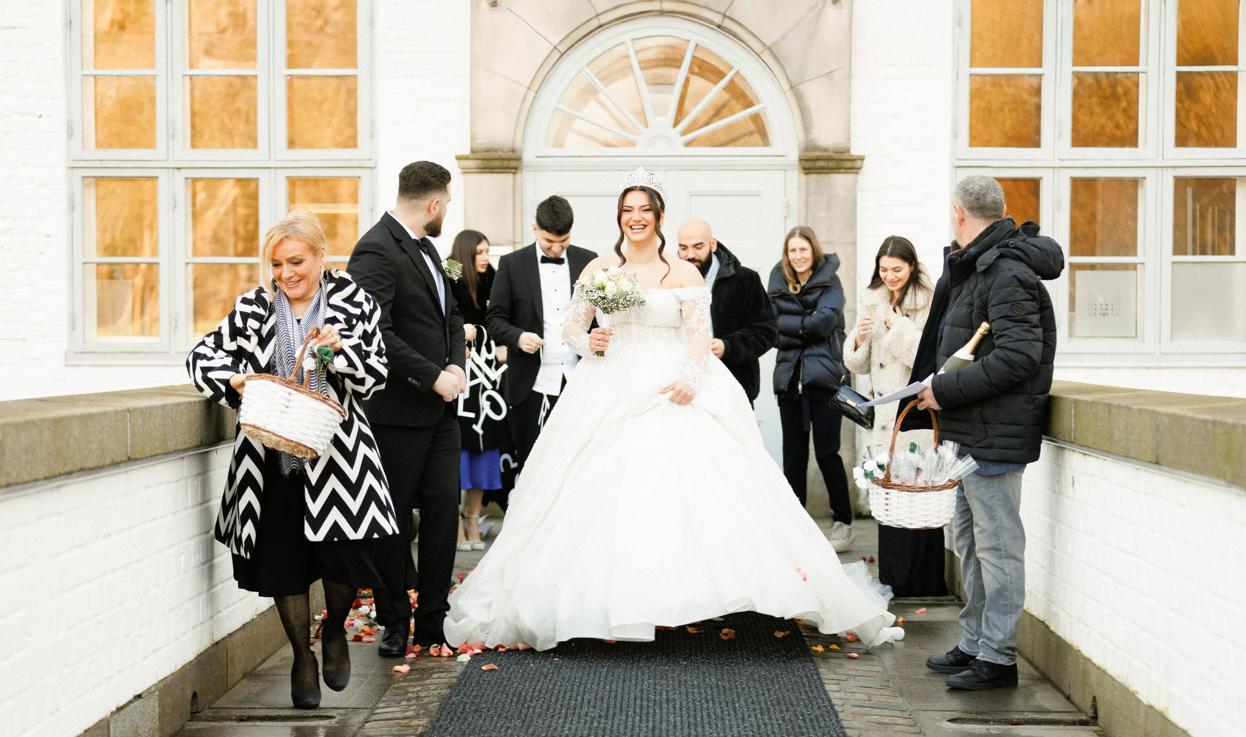 Winterhochzeit im Schloss Ahrensburg | Märchenhafte Romantik in Schleswig-Holstein. Hochzeitsfotograf und Hochzeitsvideograf aus Hamburg | Roka21Film