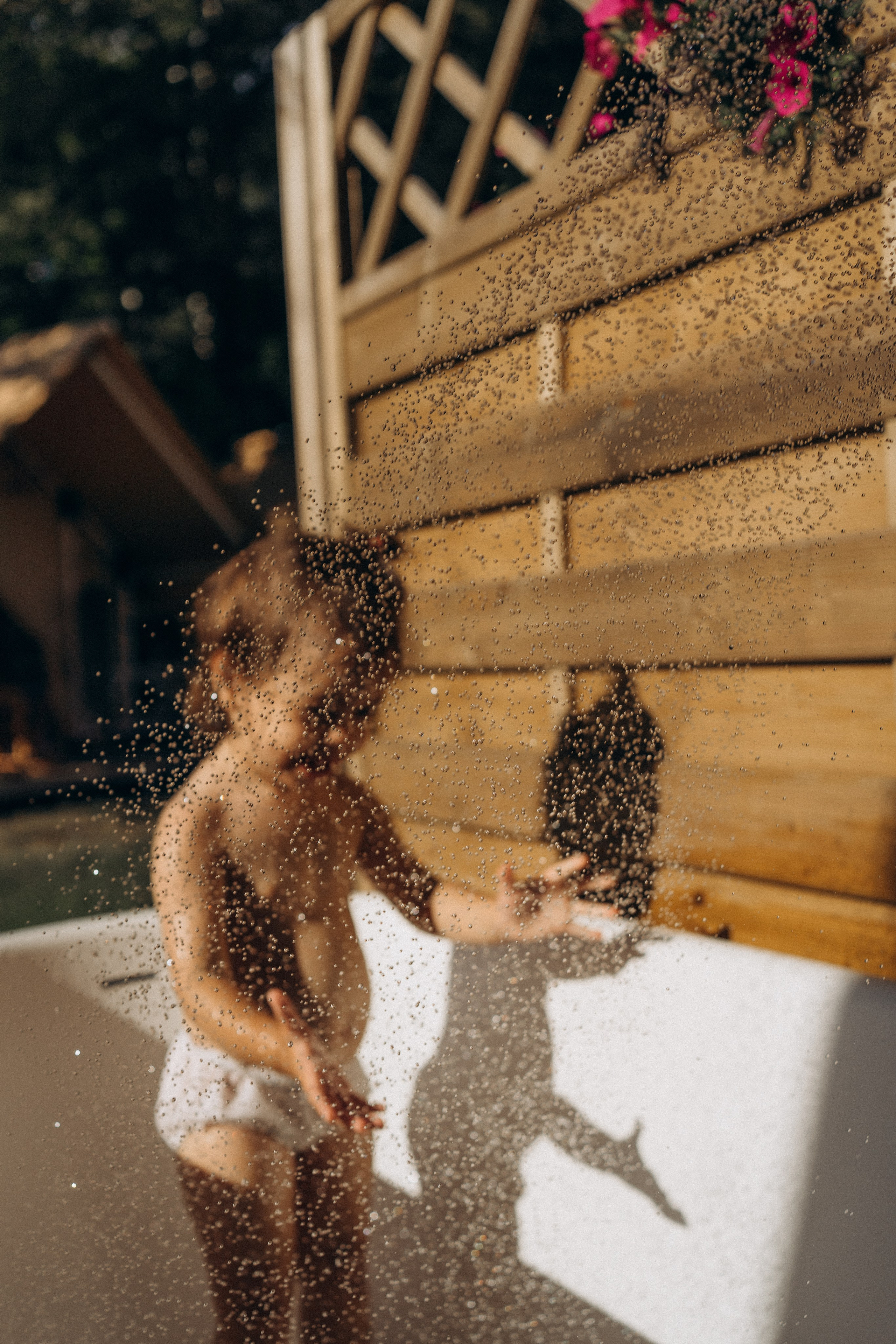 Spakly splashes. Family photographer in Helsinki, Victoria Guadagno