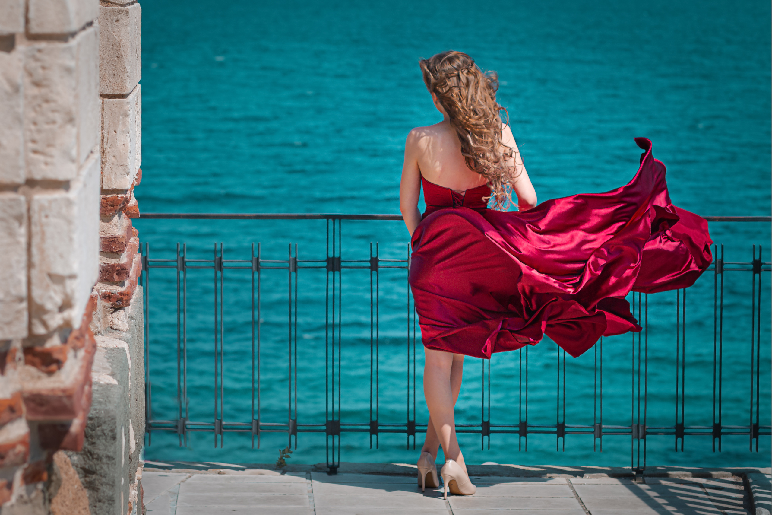 Абитуриентски снимки. Фотограф Бургас. Фотосесии в студио и на открито, портрети, заснемане