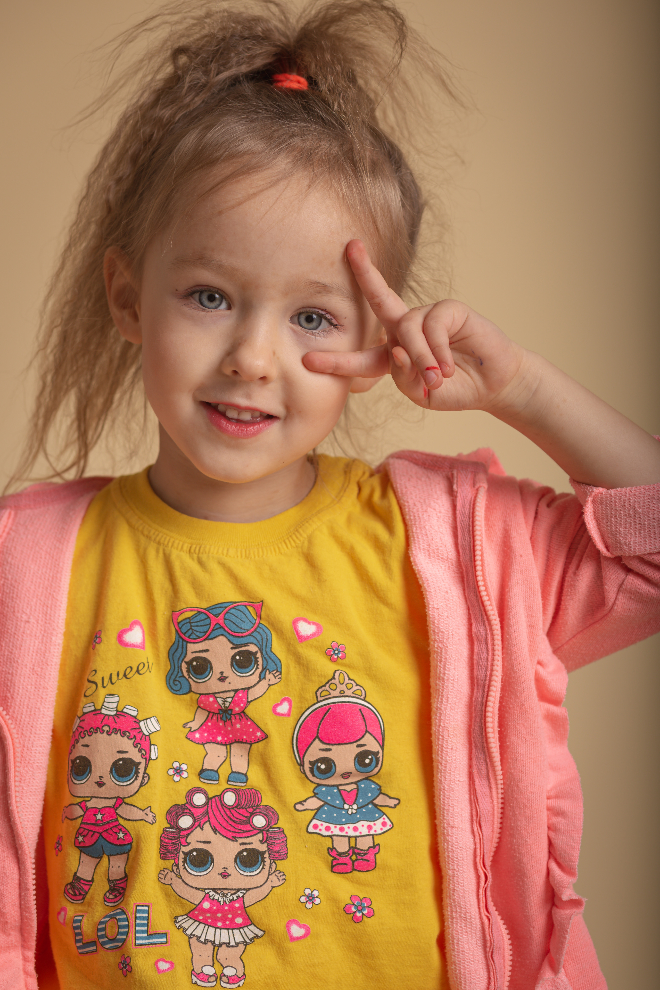 Детски тематични фотосесии. Фотограф Бургас. Фотосесии в студио и на открито, портрети, заснемане