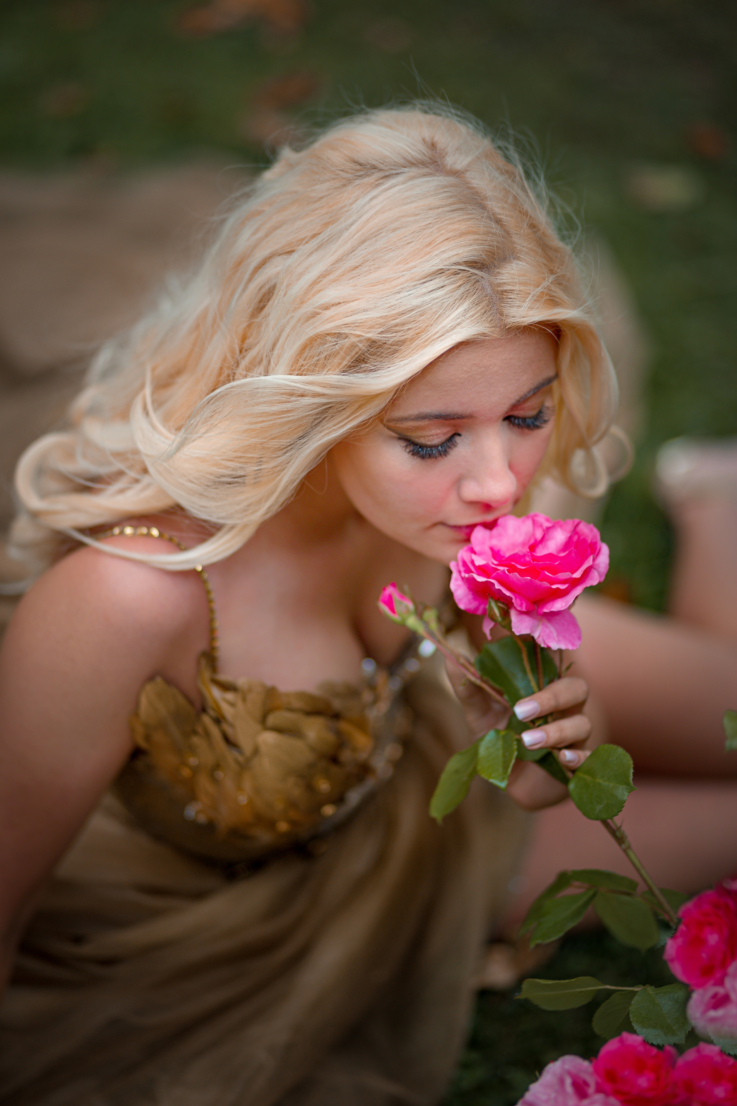 Абитуриентски снимки. Фотограф Бургас. Фотосесии в студио и на открито, портрети, заснемане