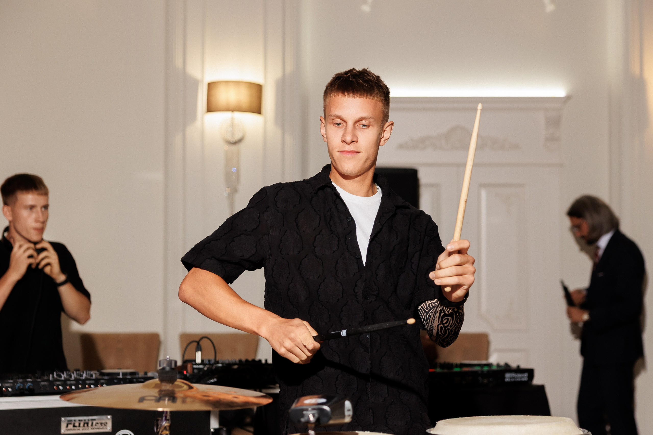 Eugen & Livia — Grand Elysee — Wedding Day. Servicii Foto și Video 067188353