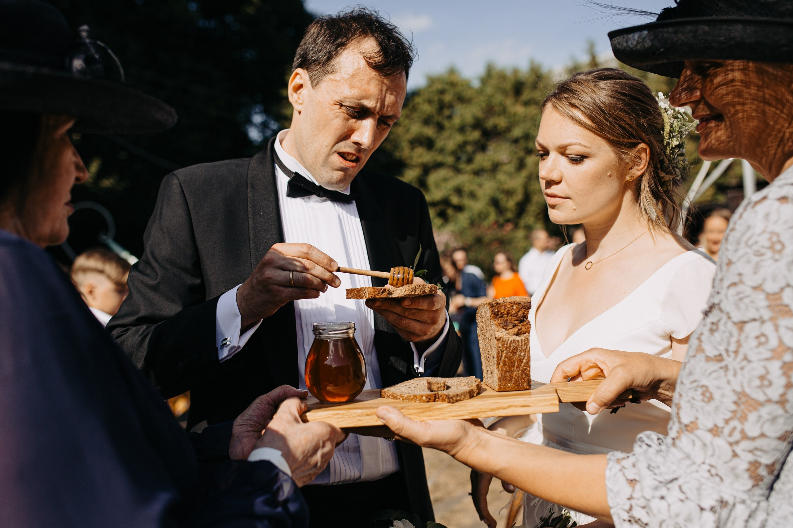 DIEVS SIRDĪ UN VĒJŠ MATOS