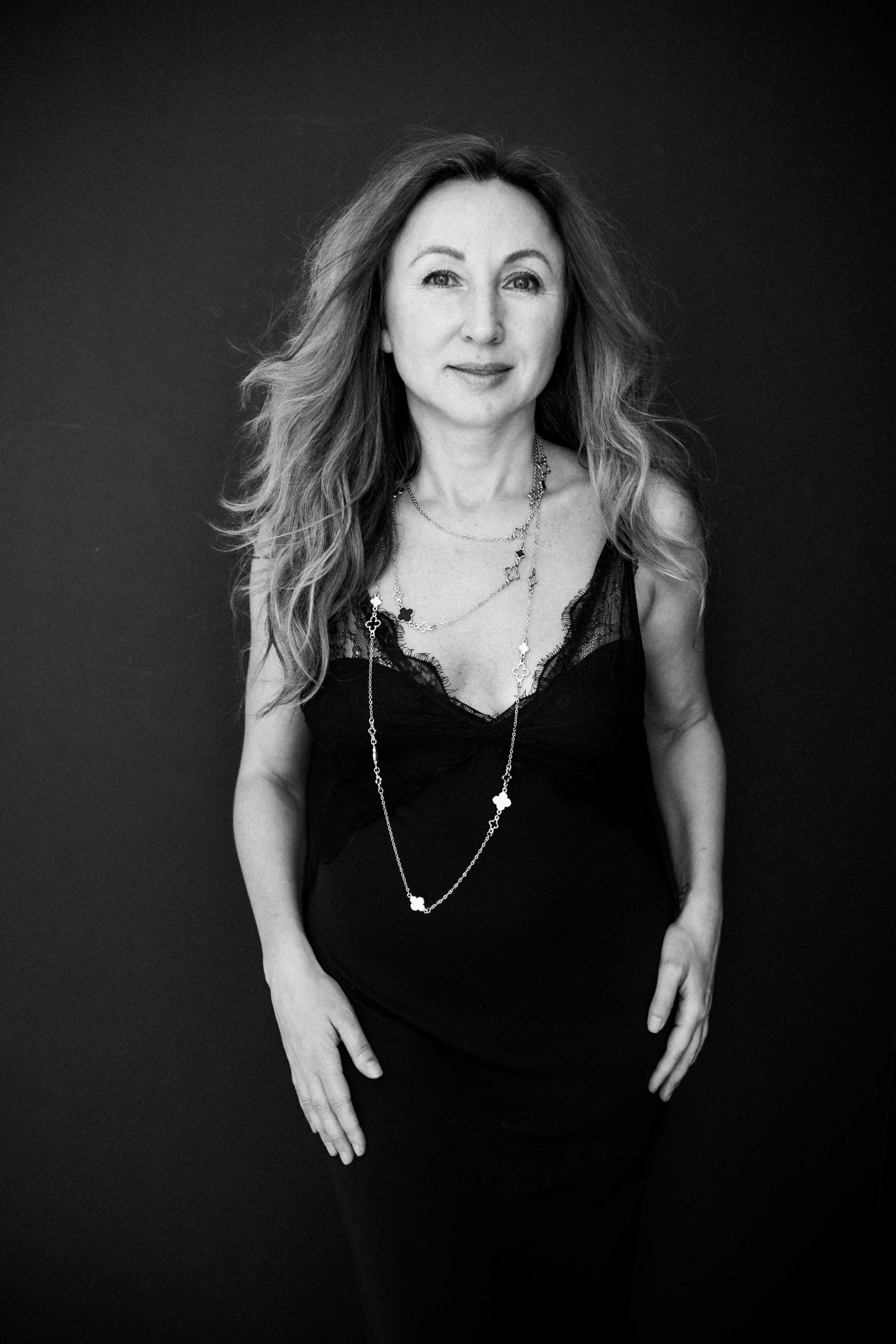 K. Rawnoir- Portrait photography by Daria Paliy.Timeless black&white portraits of women in NYC area