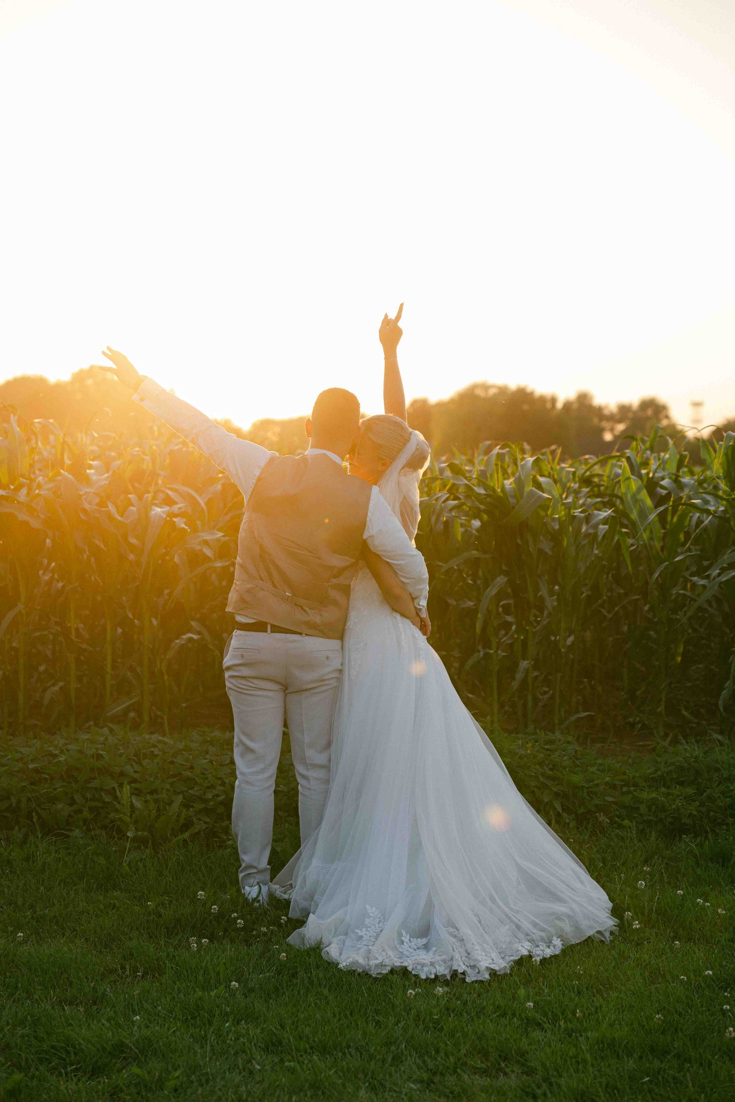 sonnenuntergang fotoshooting bei hochzeit im ak happiness 