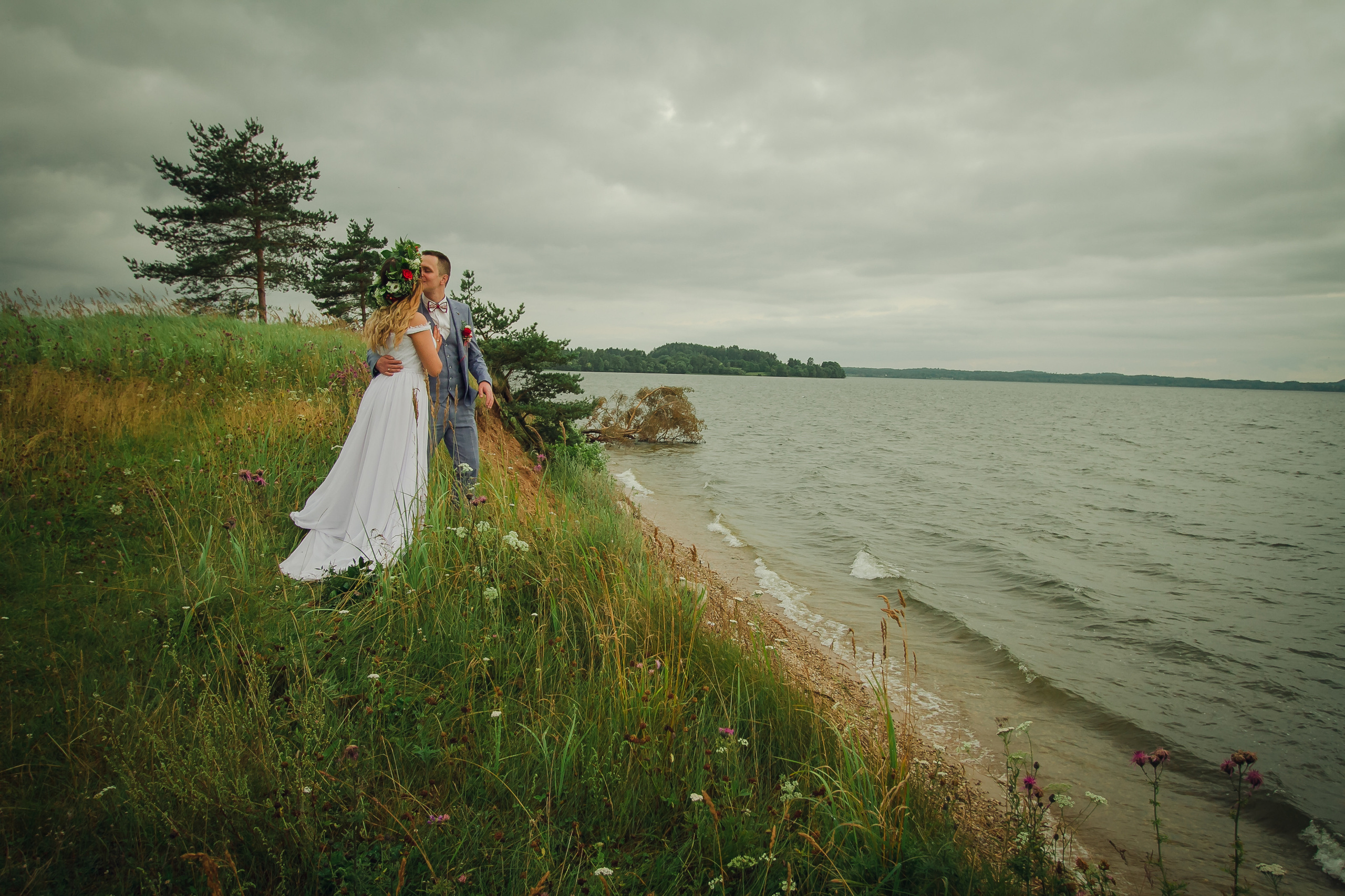 Kāzu fotosesijas Latgalē. Populārākā kāzu, bērnu un ģimeņu fotogrāfe Latgalē Veronika Lokotko