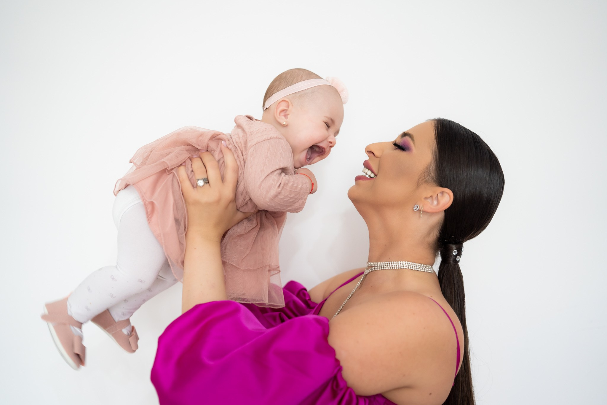 Fotografii de Botez Pline de Emoție pentru Sasha și Familie