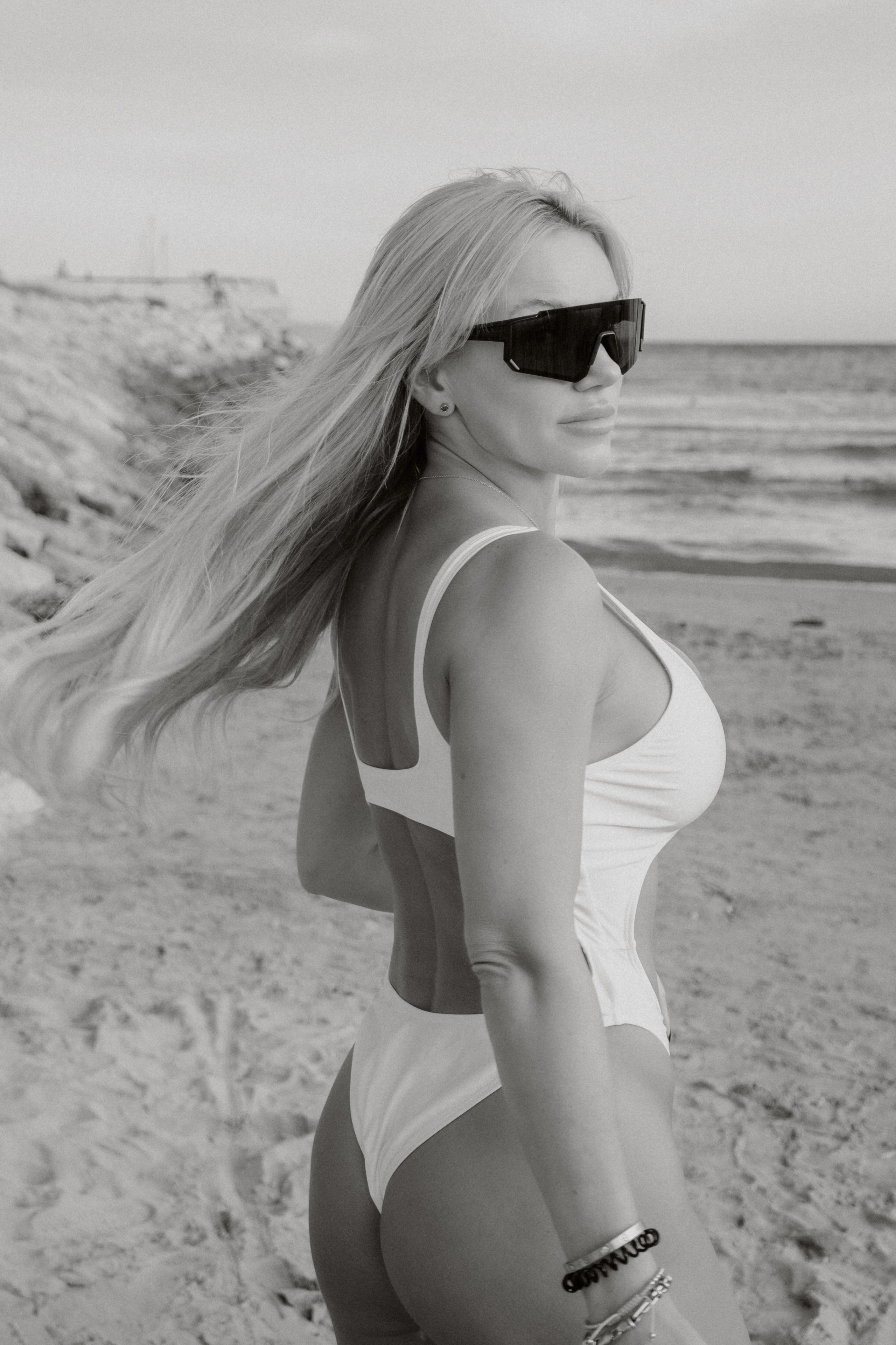 Sesión individual en la playa. Fotografía profesional en Calafell - Elena Medvedeva