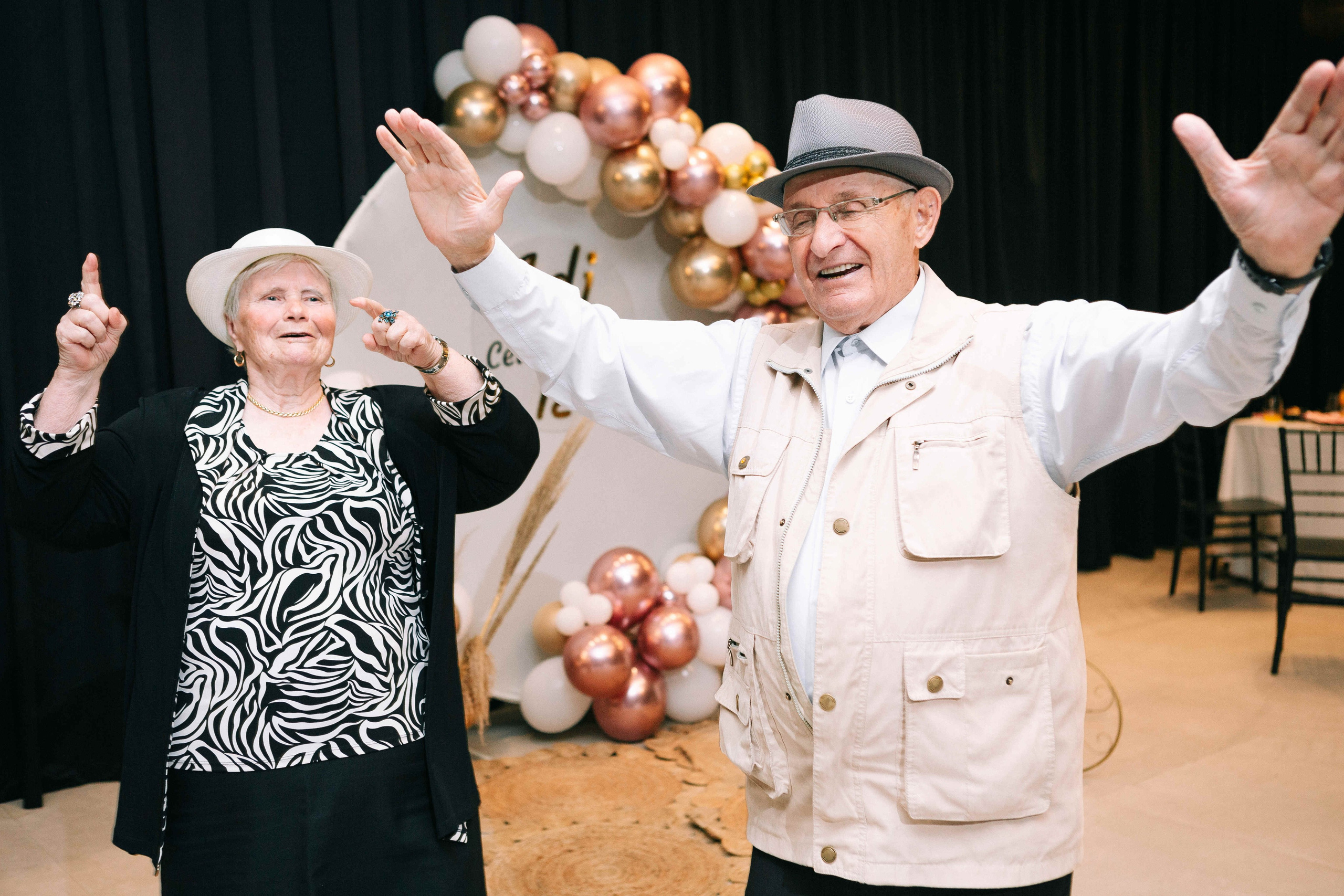 PARTY WITH FRIENDS. Https://shi-photo.com/