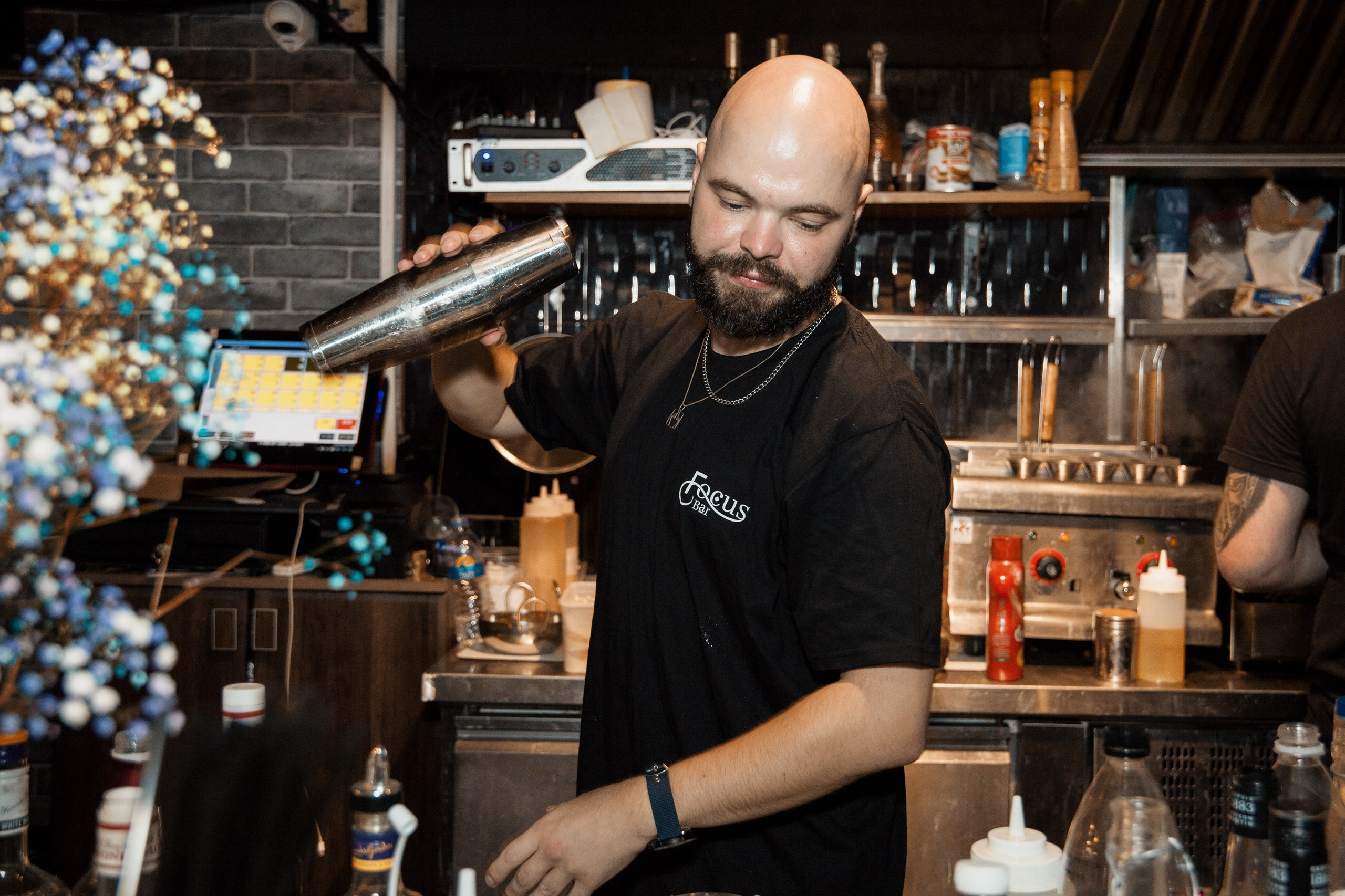 Контентная съемка для бара Focus. Портретный и репортажный фотограф в Израиле Рома Бирман