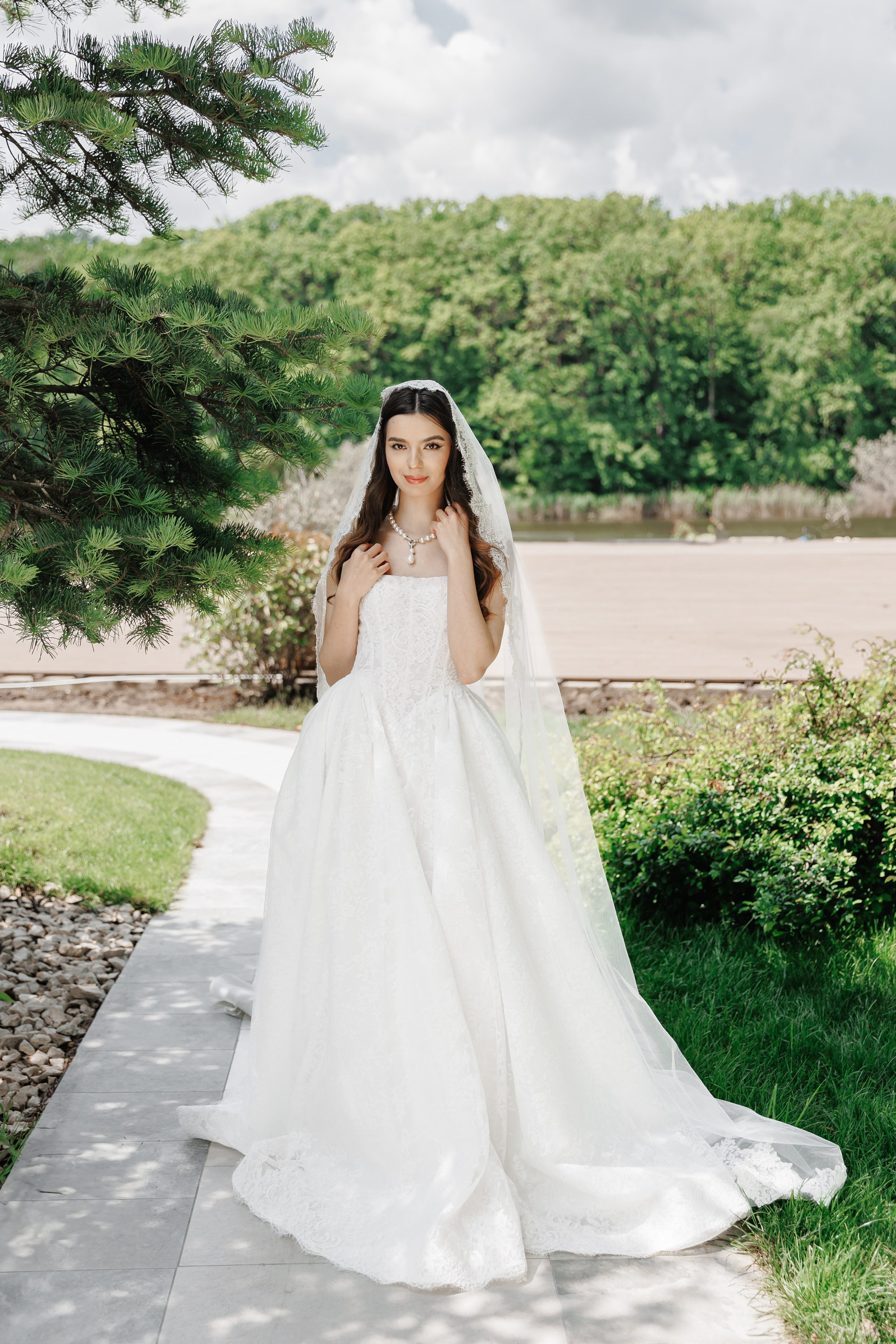 Fotograf profesionist în București – servicii pentru evenimente private. Ofer servicii foto nu doar pentru nunți și cununii, ci și pentru botezuri, aniversări și evenimente corporate în București și împrejurimi.