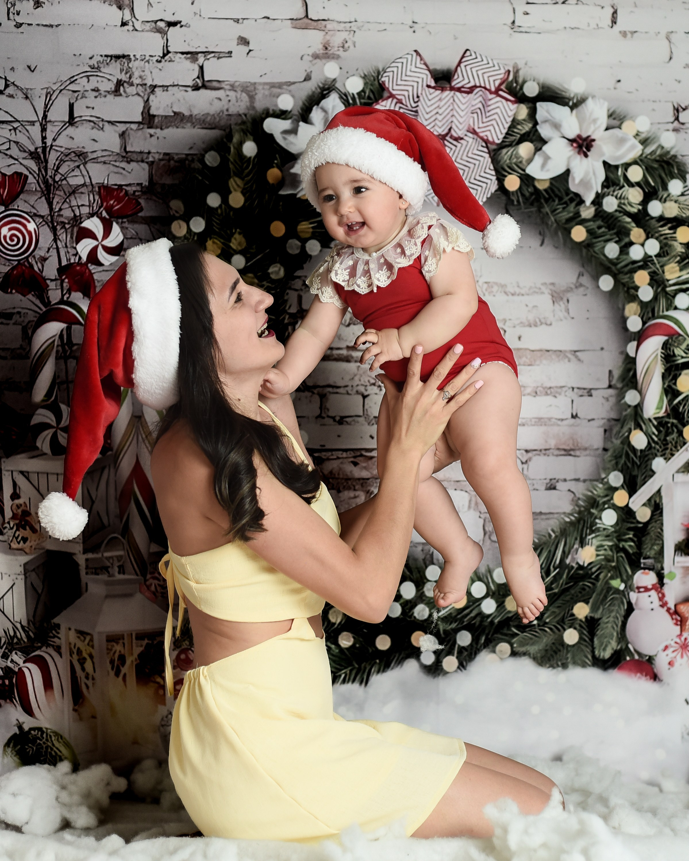 Sesión 1er año de Rebeca. Temática: Frutillita + Mini Sesión Navideña. Fotografo de casamiento en misiones y fotógrafo de familia  Posadas