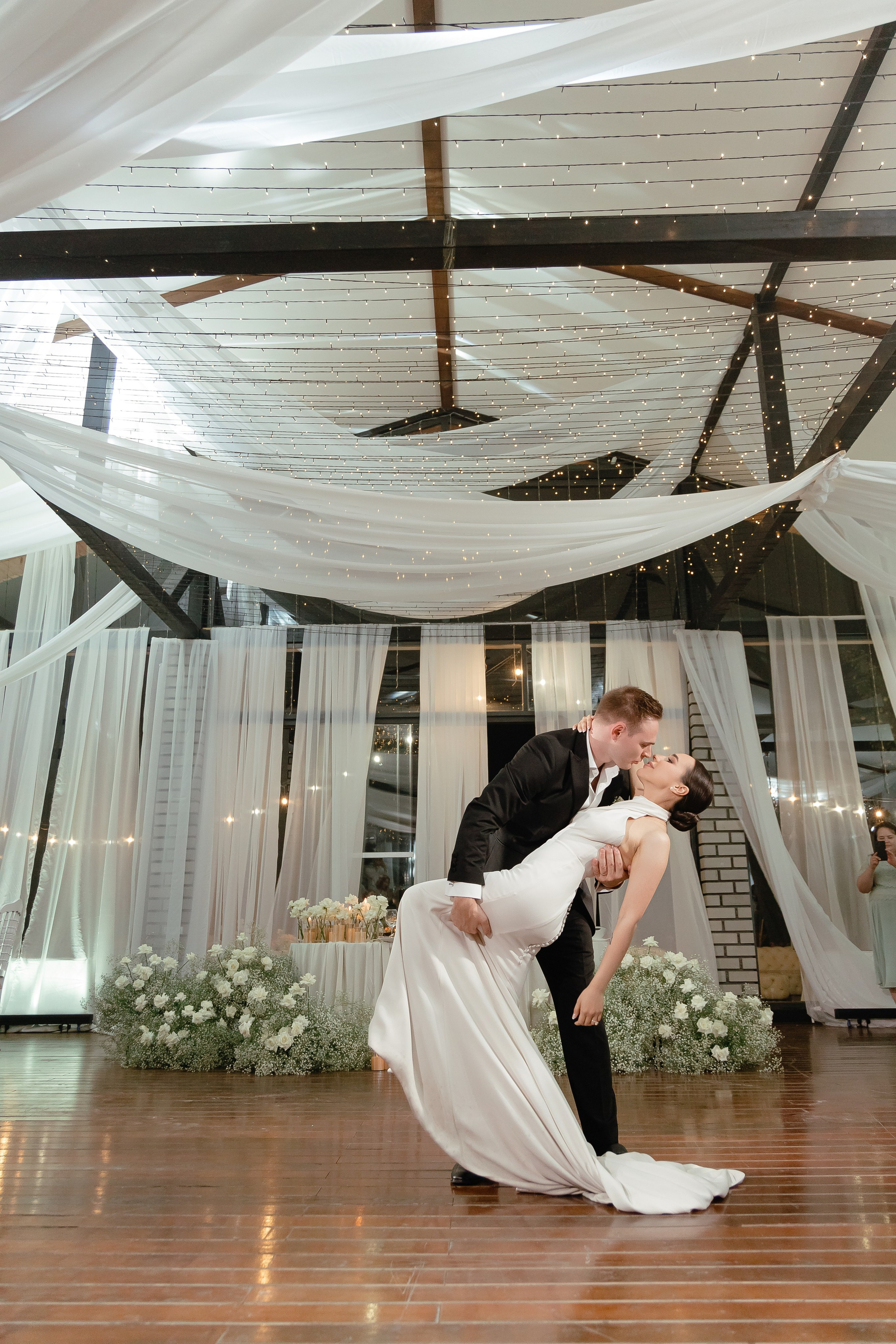 Thomas & Suyumbika. Главная