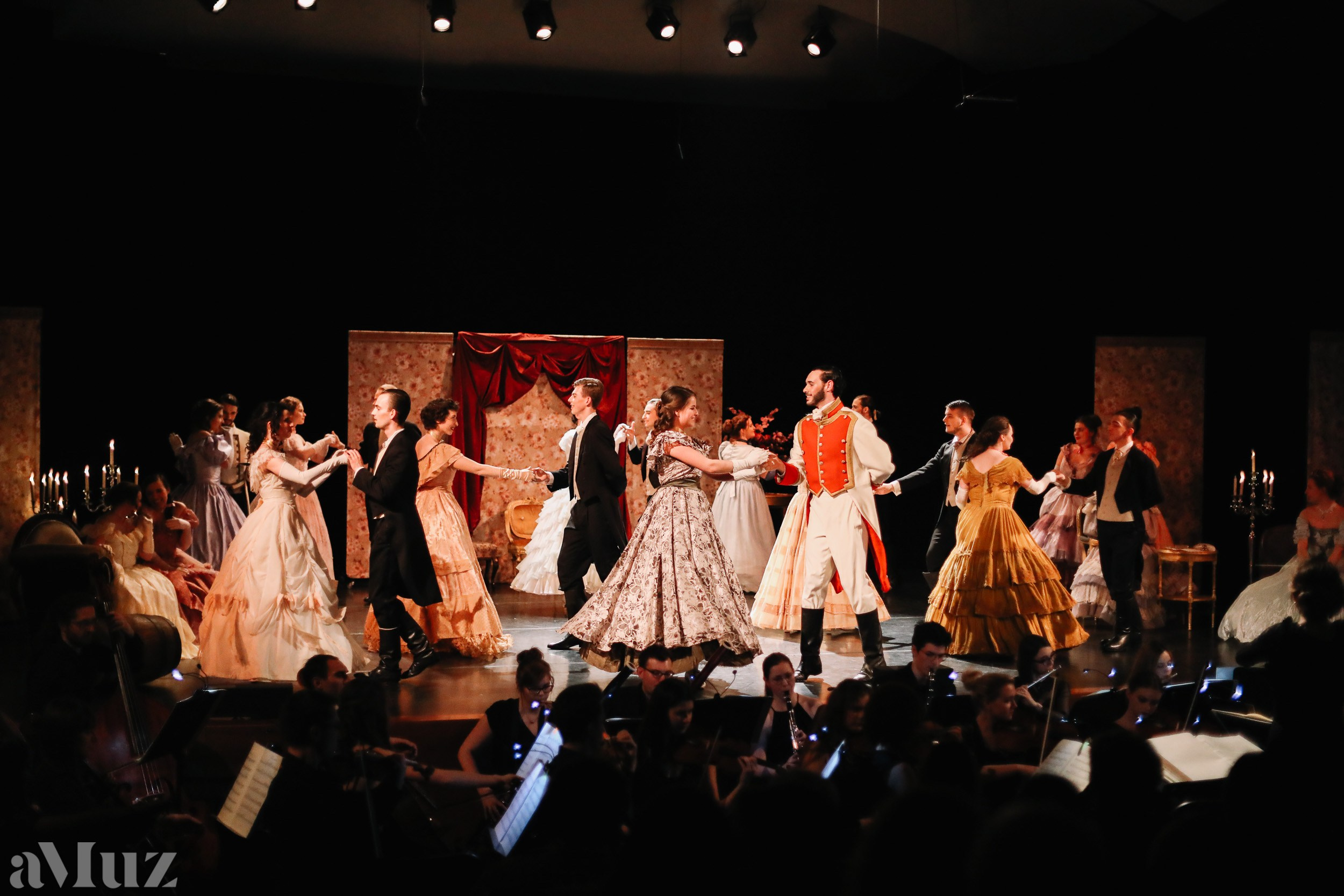 Opera Łąkowa. Fotograf Ślubny Warszawa - Sesje Biznesowe Rodzinne Eventy