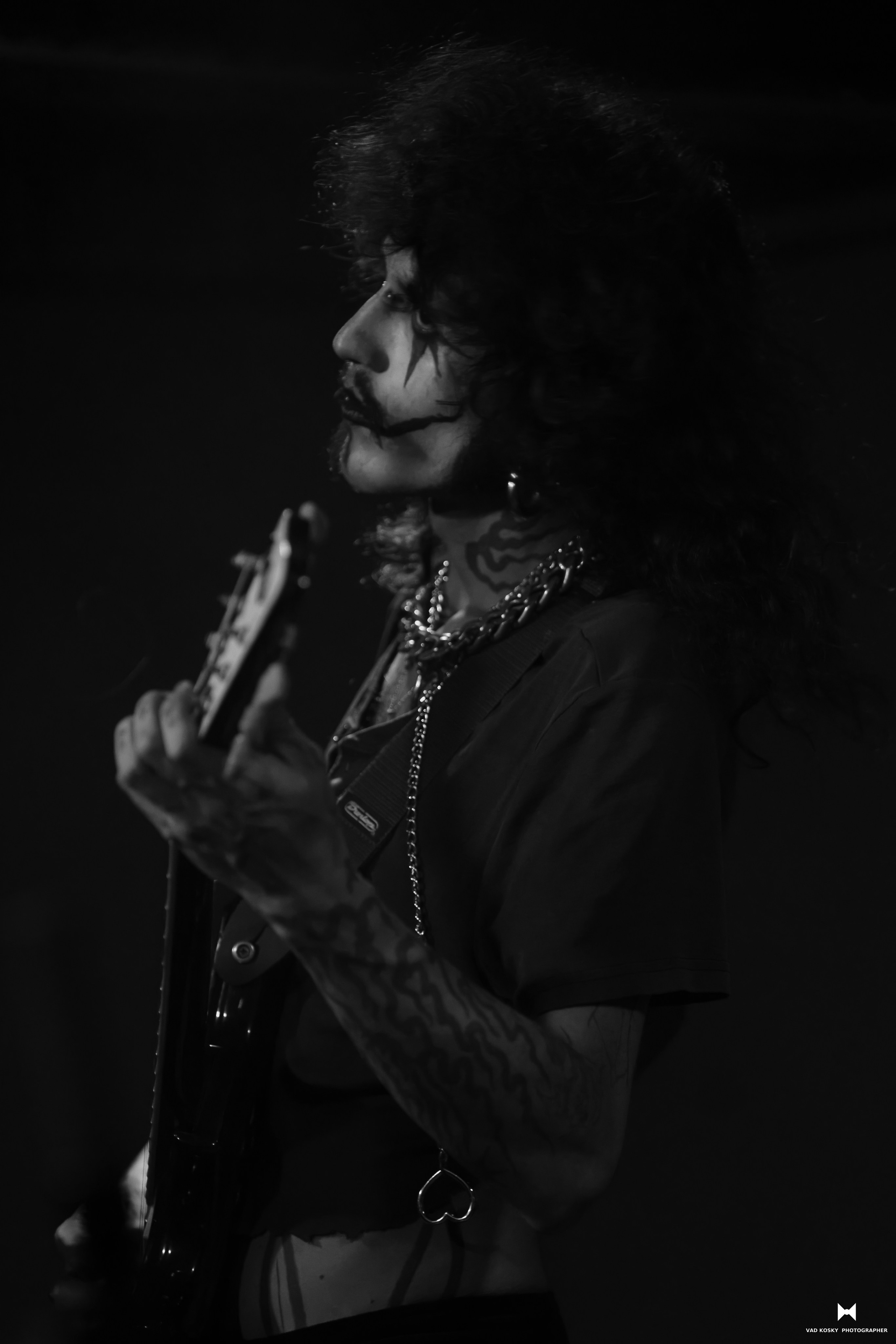 Crimson bass — Mary Bar Haifa 28.11.25. Vad Kosky Photographer