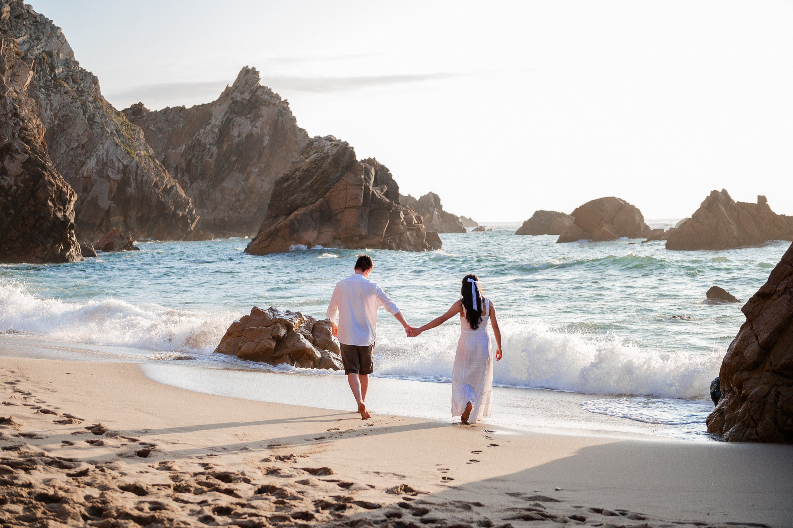 photo shoot love story on Ursa beach, Lisbon, Portugal