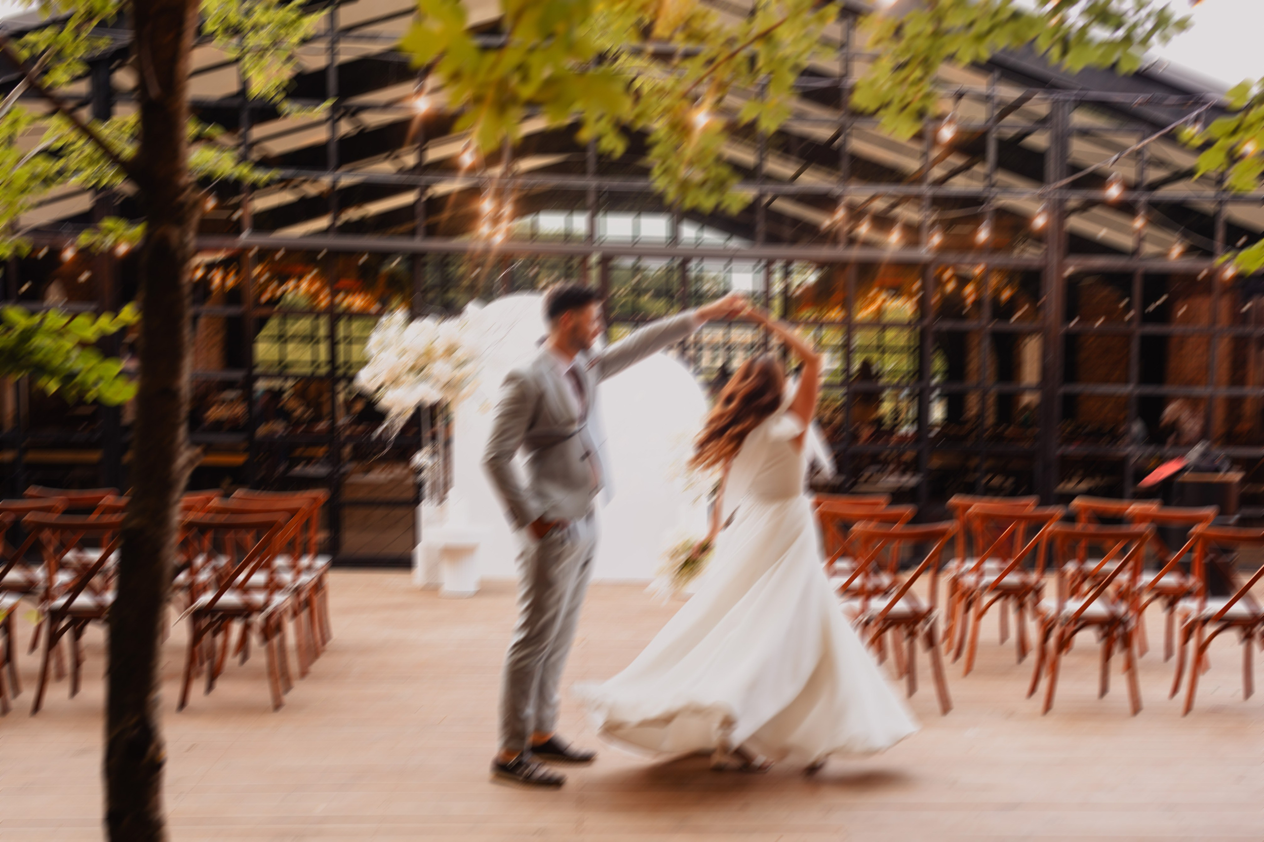 Fotograf de nunta — documenting your love story with a touch of editorial — wedding photographer