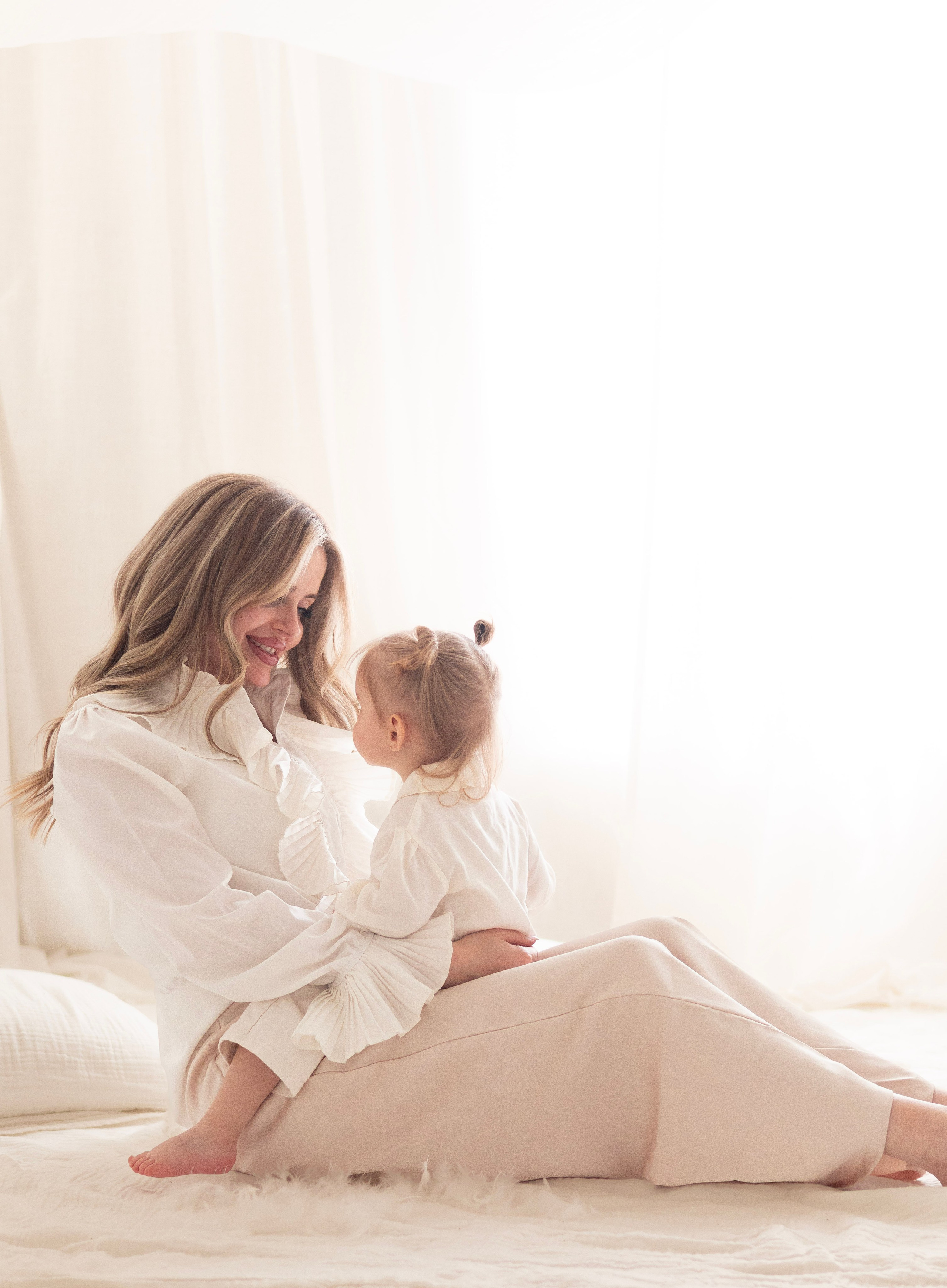 Mommy & me: Valerie & Stella. Zwangerschapsfotografie, newborn, gezinnen, branding, liefde én geboortefotografie