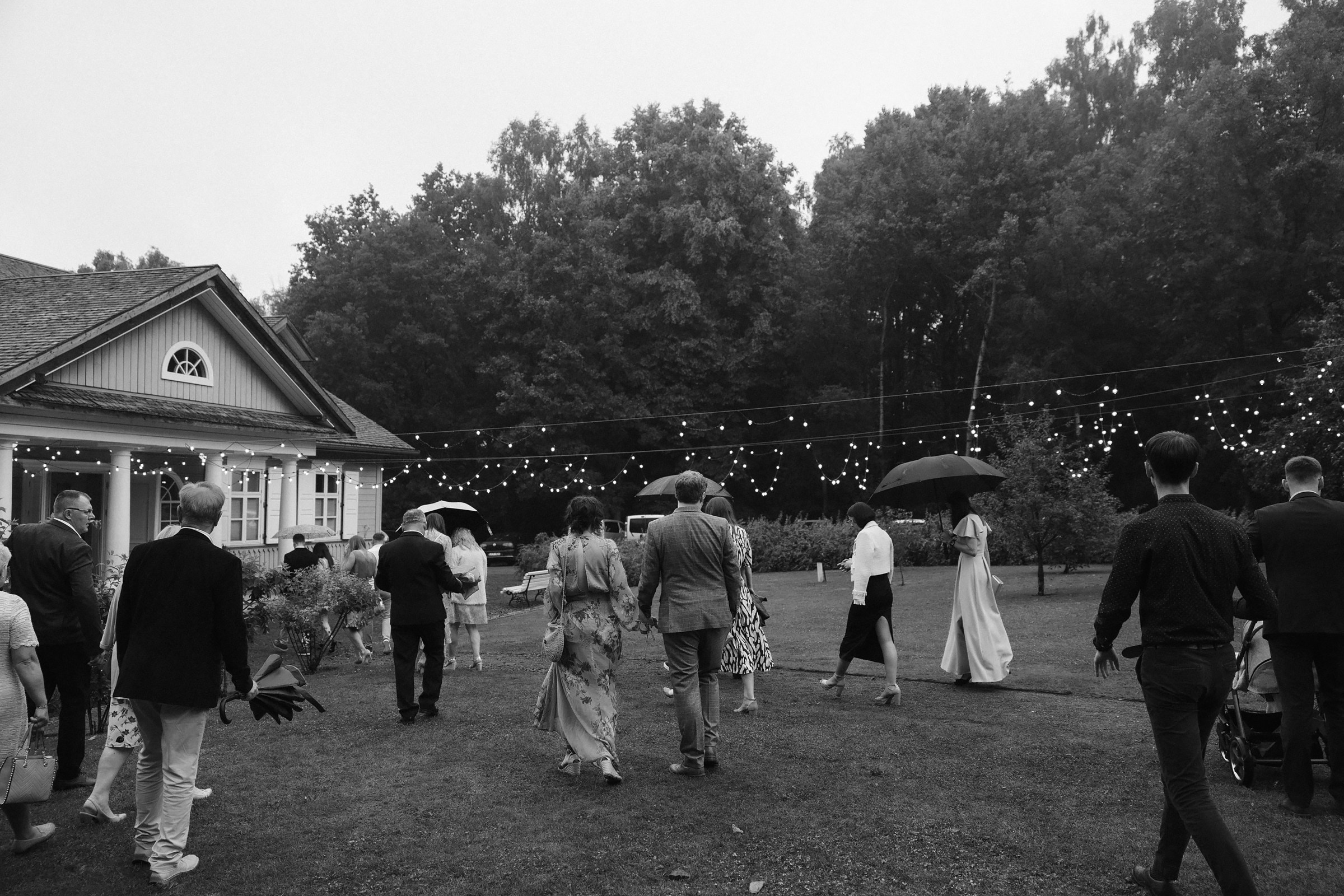 Justė ir Henrikas | Lietingos jaukios vestuvės Palangoje. Vestuvių ir šeimų fotografė Lena Bondarenko / belove photo