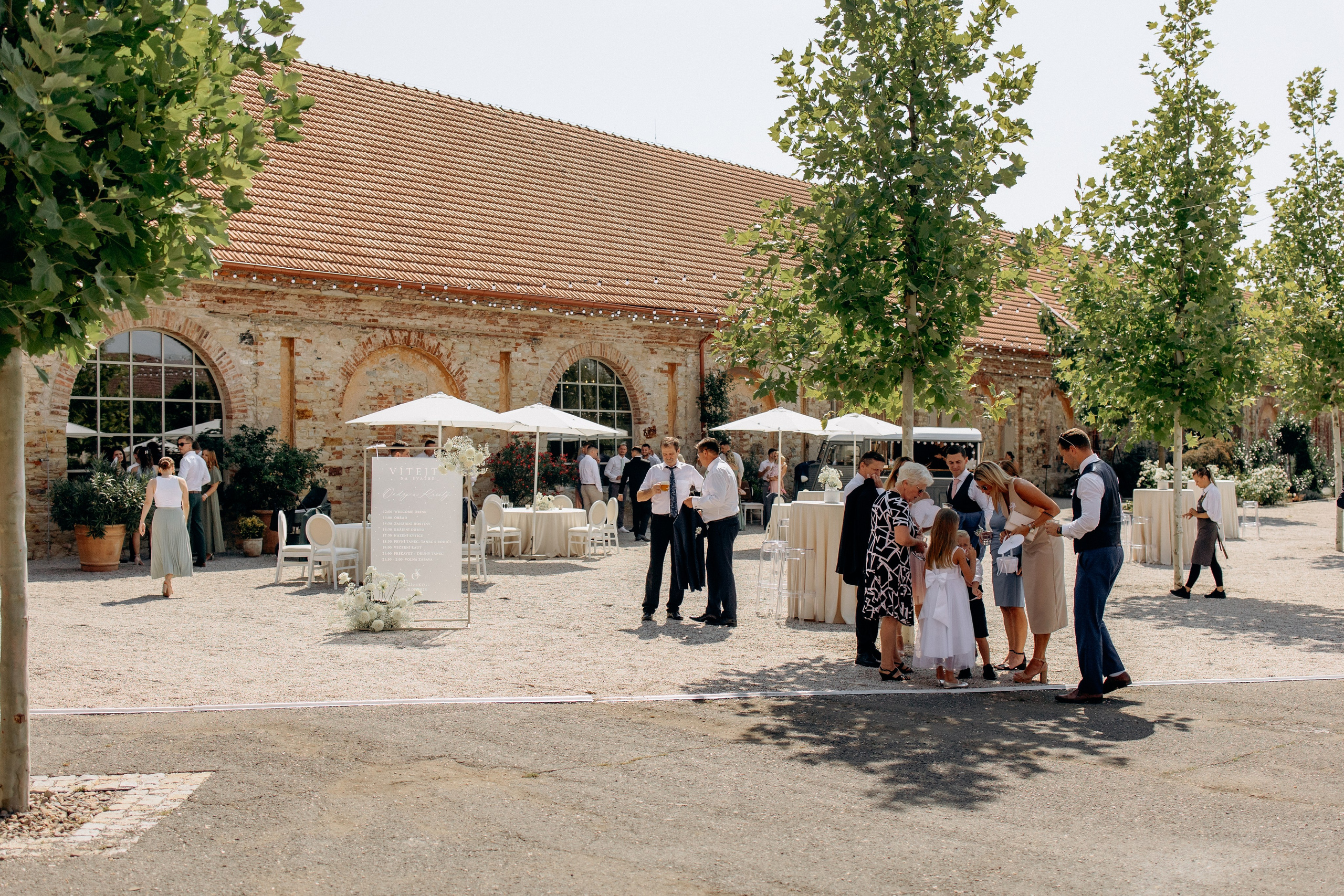 Wedding moments at Na Kmine