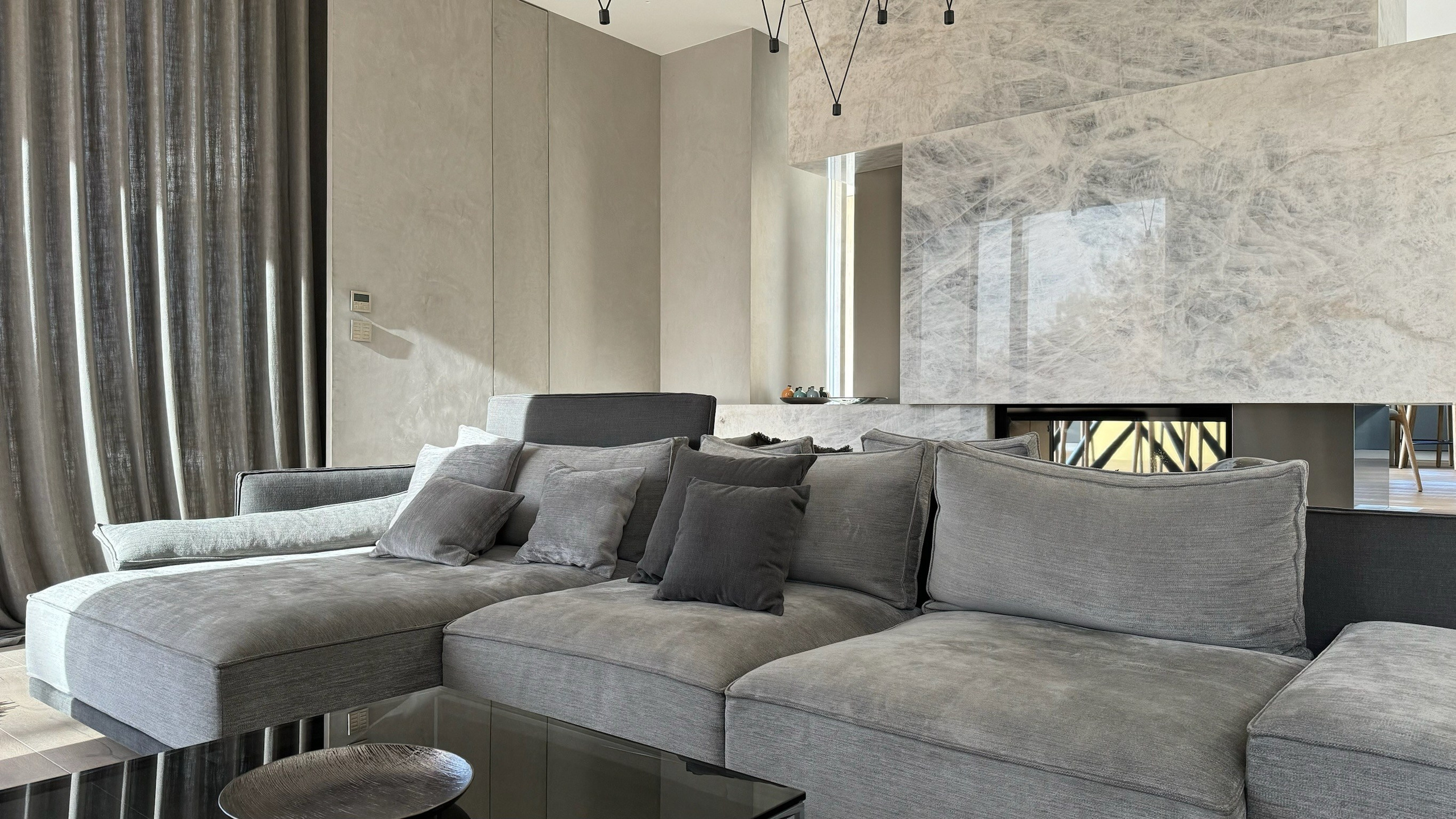 Архитектор в Праге Architekt Praha - Navrhujeme luxusní domy. Špičková moderní architektura. architektonické studio Praha. Architekti rodinných domů | Architektonické studio Praha. Zahradní architekt. Bytový Architekt a Návrhy interiérů. Architekt rodinných domů. Luxury villa Nejlepší Vily  Luxury vila русскоговорящий архитектор в чехии дизайнер интерьера прага Дизайн интерьера - Архитектор жилых помещений Прага проект виллы проект дома в праге строительство дома чехия