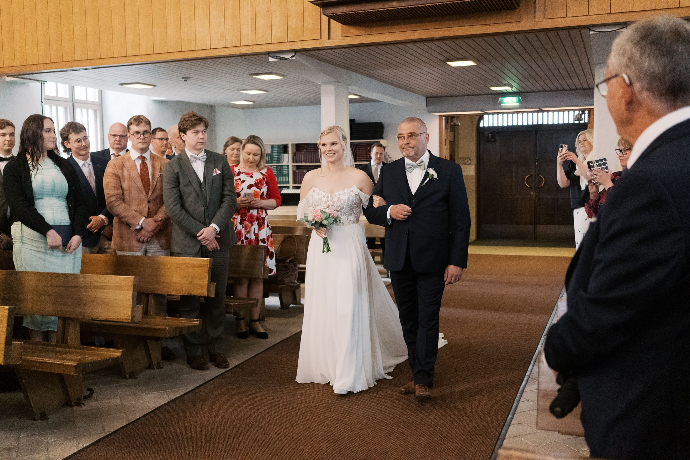 Jasmi_Eetu. StudioHappyMoment | Hääkuvaaja Helsinki, tunteikas ja dokumentaarinen kuvaus