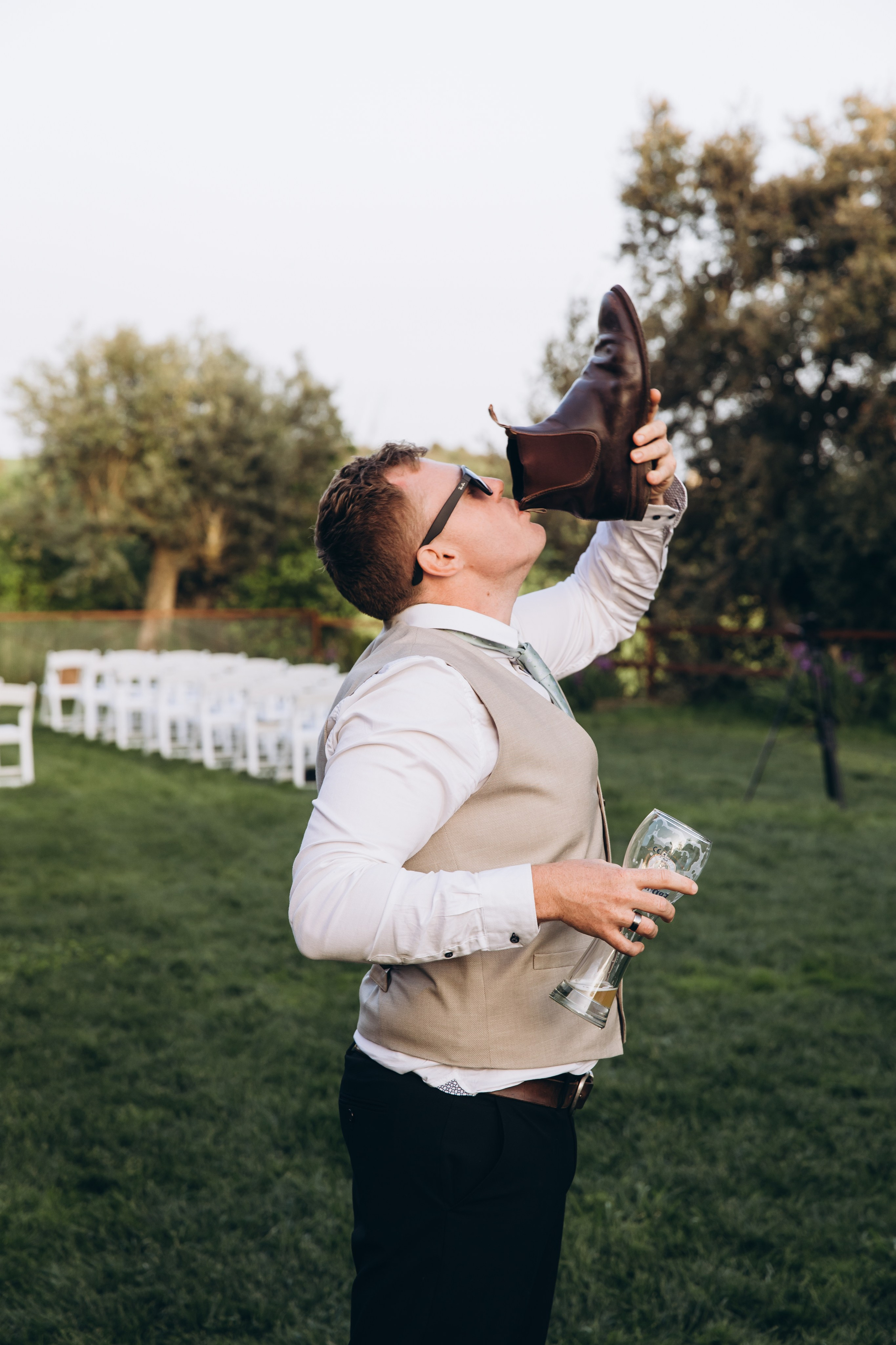 Wedding photos by the sea in Valencia – photographer for weddings in Spain and Italy.
