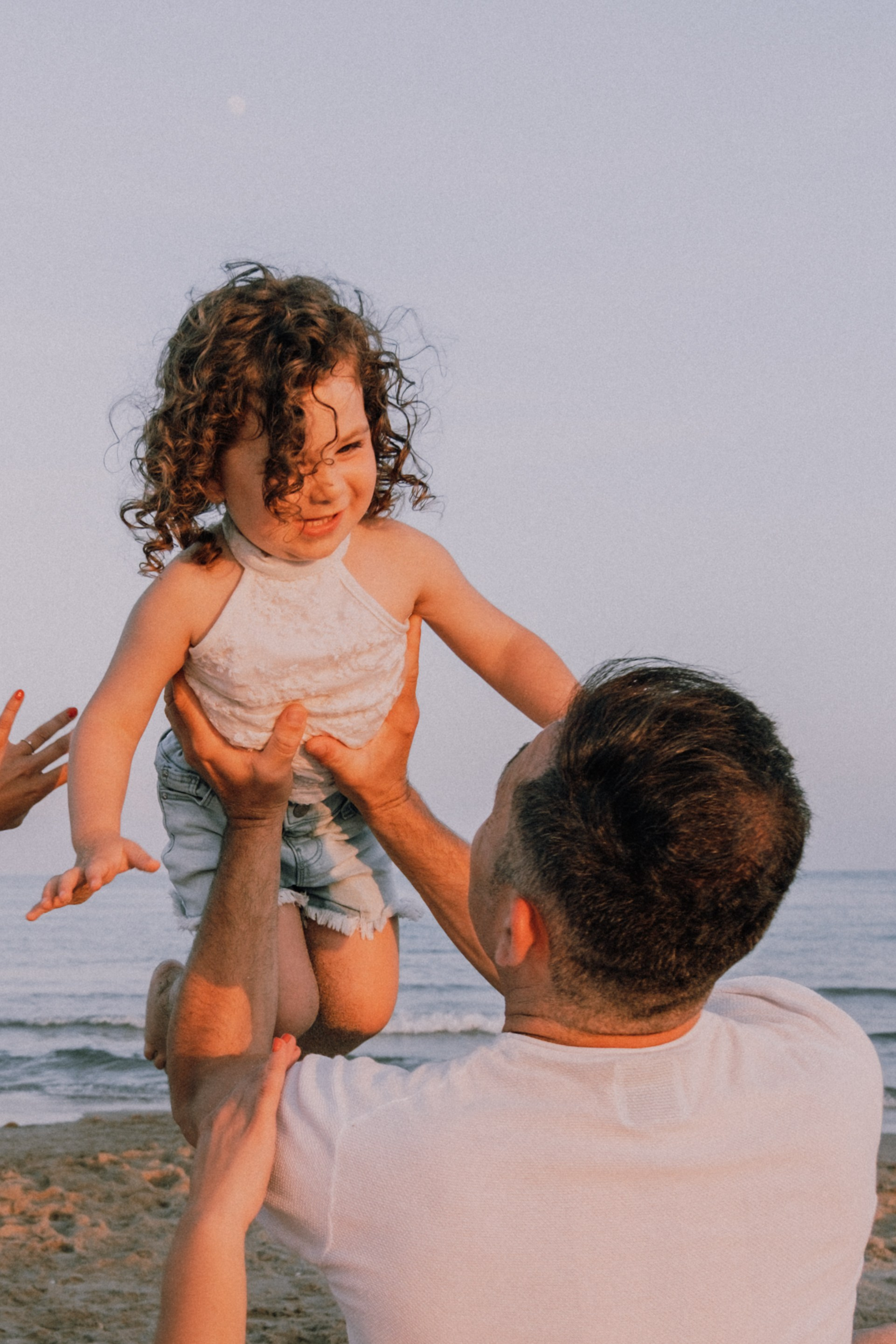 Sesión familiar en la playa. Fotografía profesional en Calafell - Elena Medvedeva