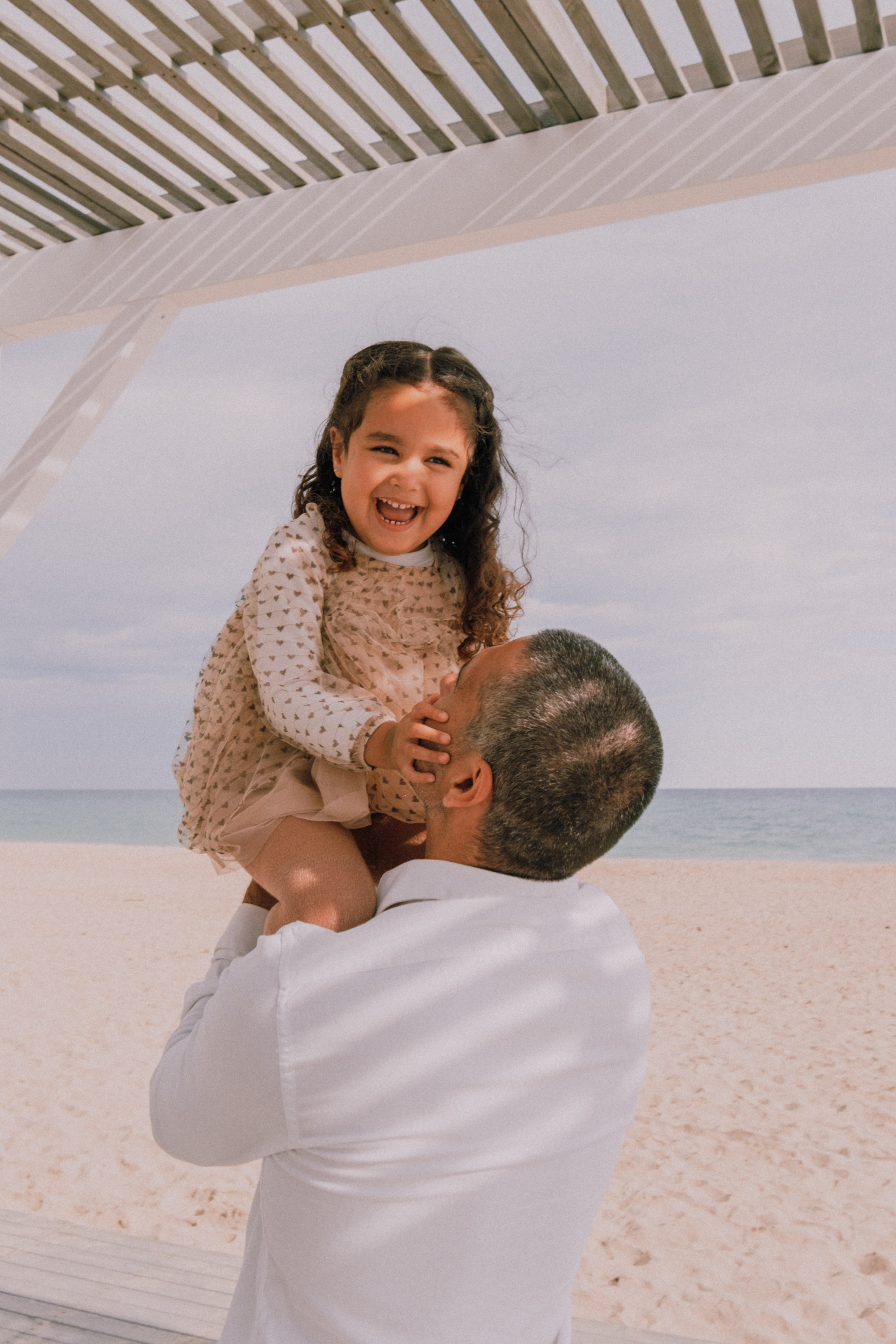 Sesión familiar en la playa. Fotografía profesional en Calafell - Elena Medvedeva