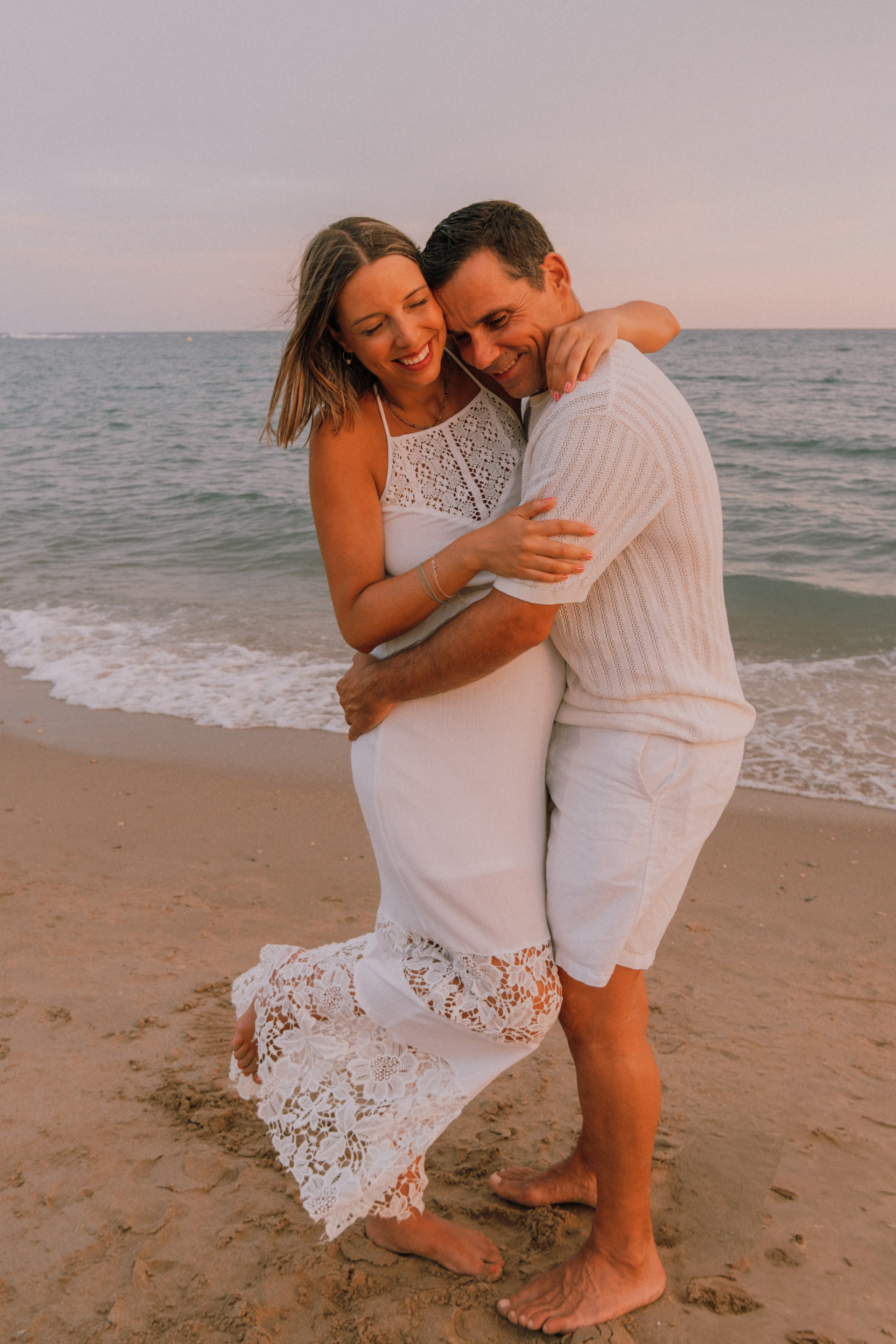 Sesión embarazo en la playa. Fotografía profesional en Calafell - Elena Medvedeva