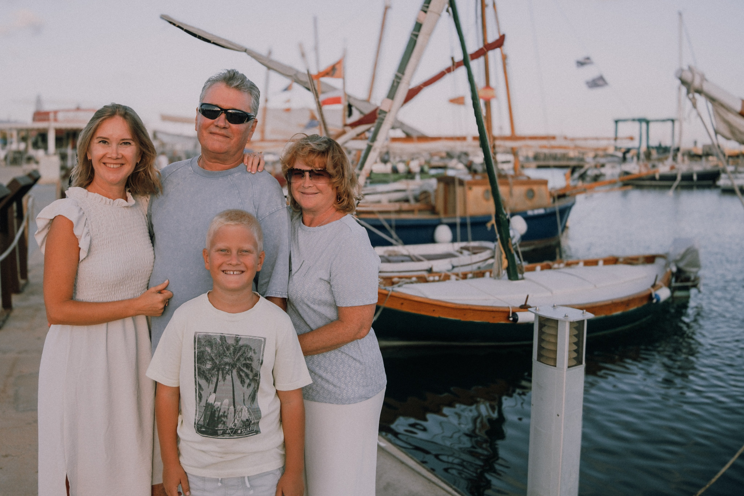 Sesión familiar en la playa. Fotografía profesional en Calafell - Elena Medvedeva