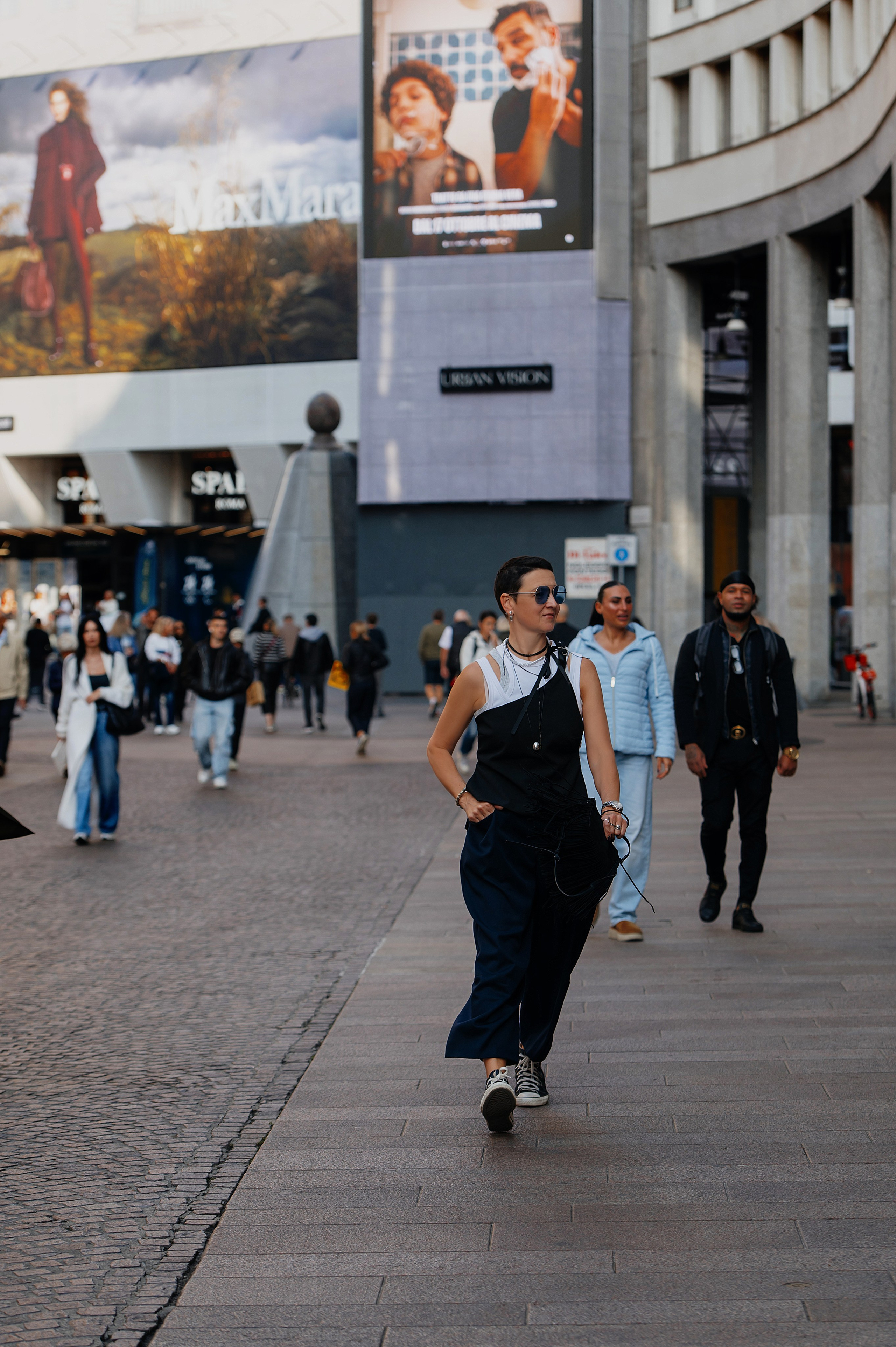 Milan, Autumn 🍂, Julia. Wedding photographer from Moldova Alexey Chipchiu
