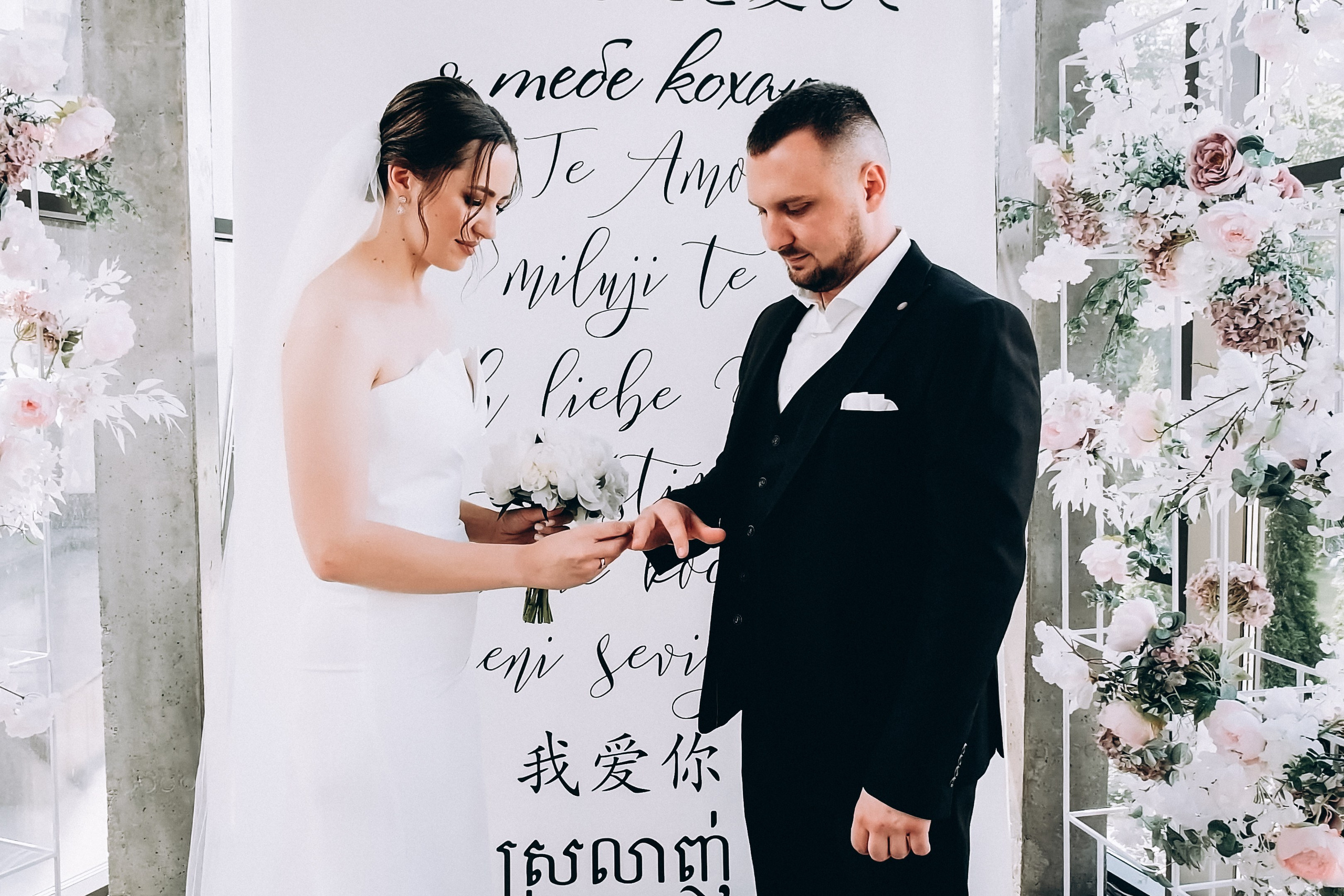 White Wedding. Wedding and Family Photograph