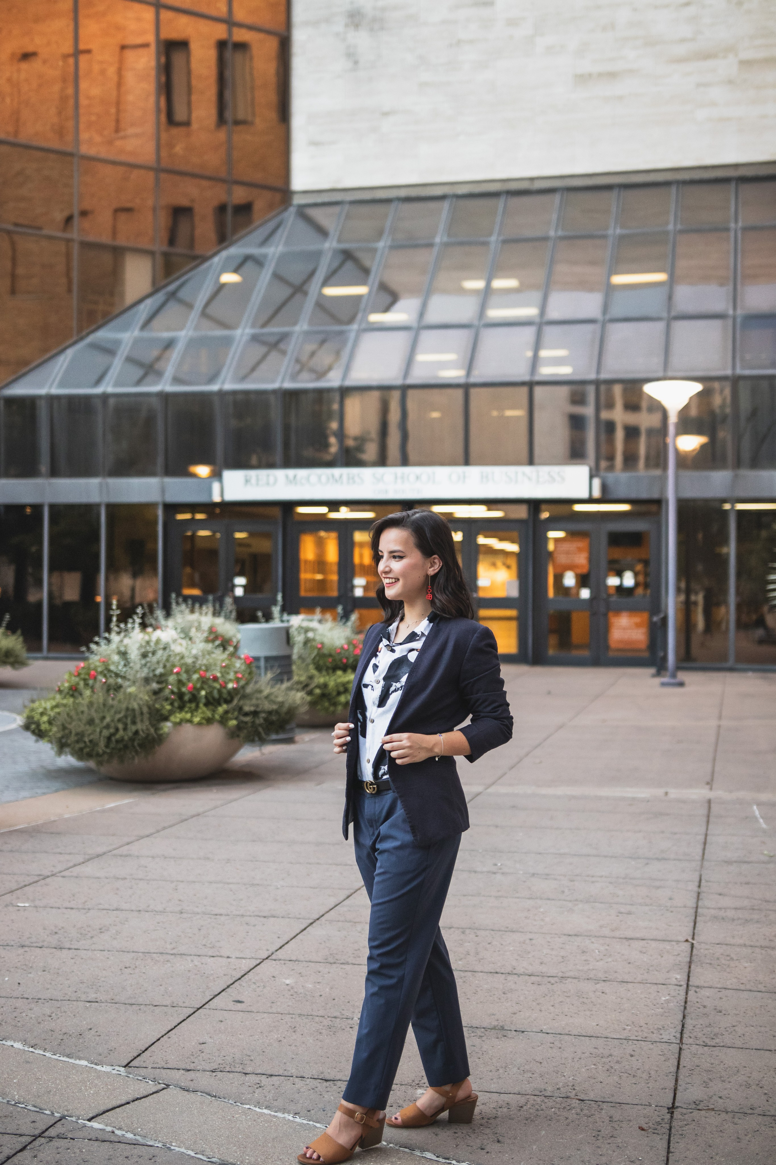 Group senior photoshoot at the University of Texas Austin