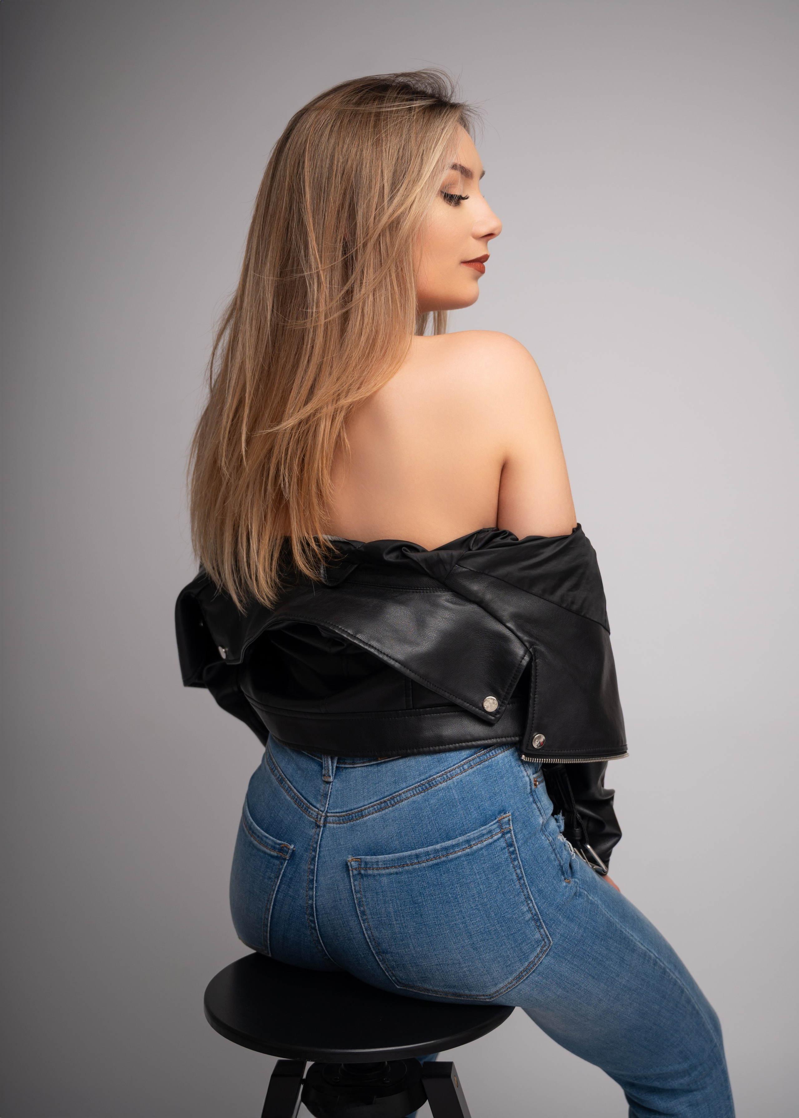 Women Portraits. Home