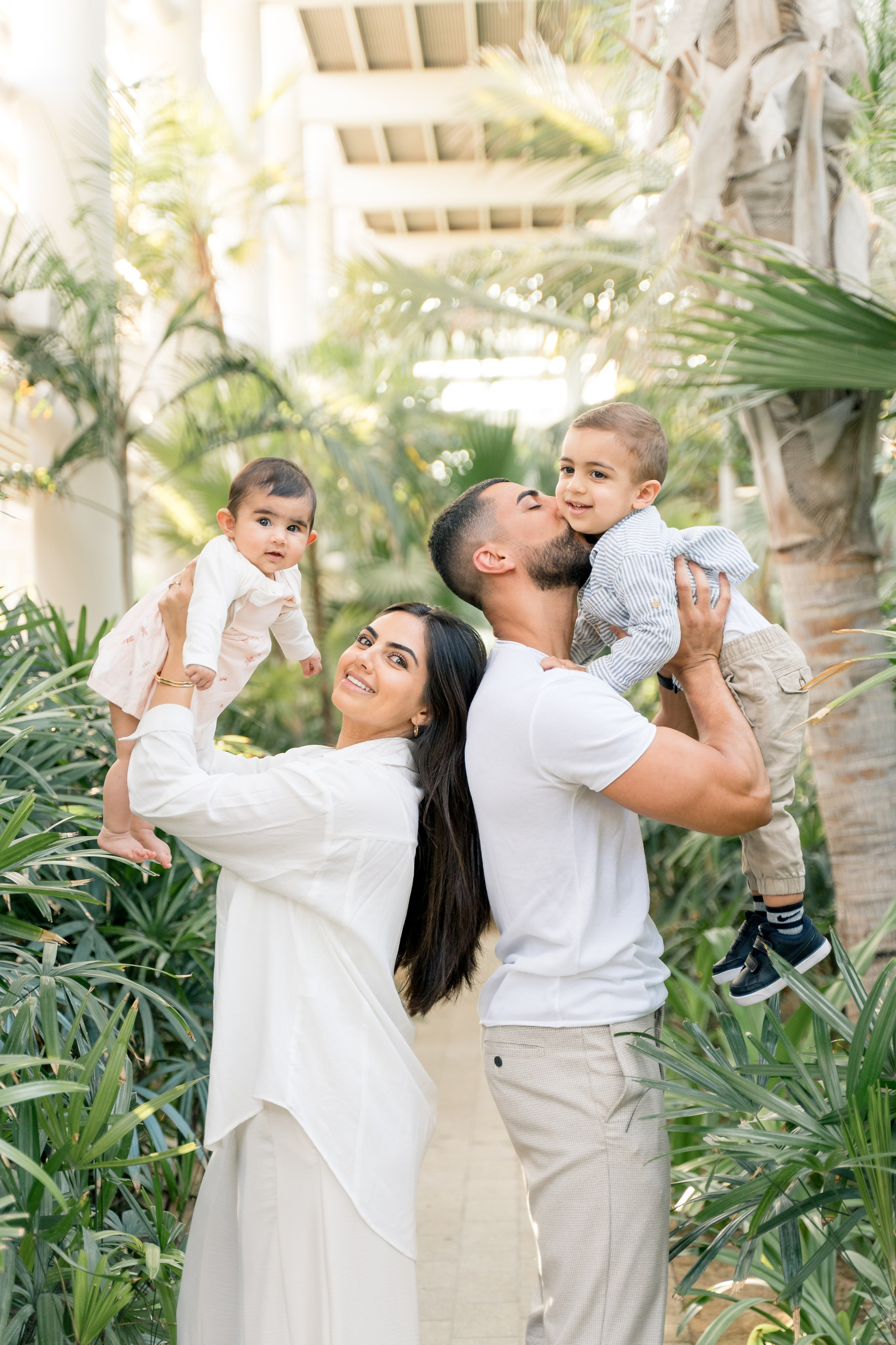 Фотосессия в Umm Al Emarat Park — природная гармония в центре Абу-Даби. Фотограф в Абу Даби Марина