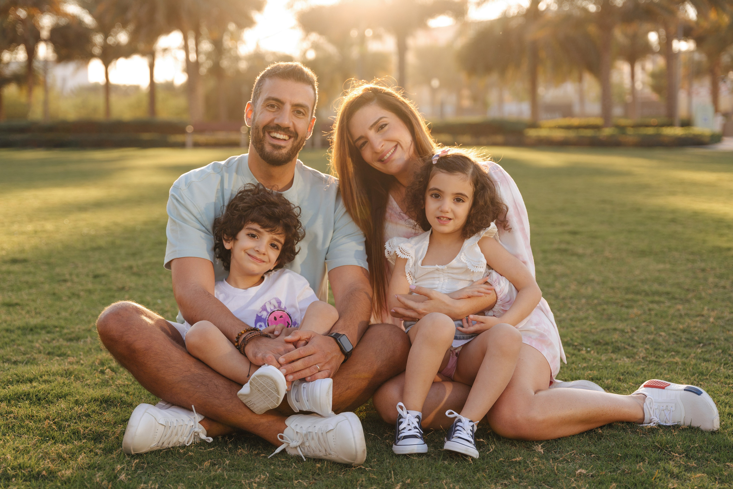 Family fun and play in the park. Angela Iakovleva — Family Photographer in Dubai