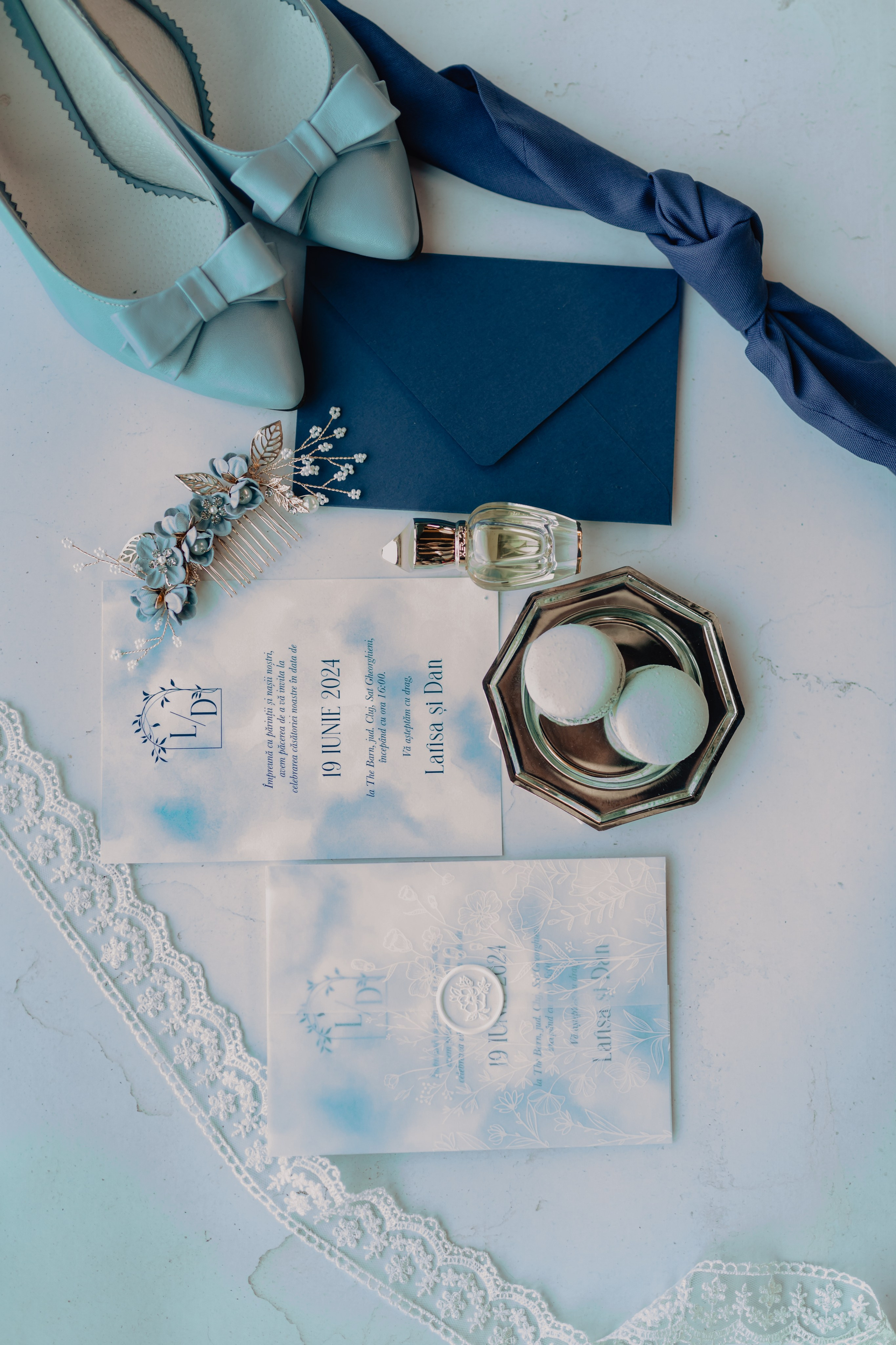 Flowers and stationary for your special day. Fotograf de nunta — documenting your love story with a touch of editorial — wedding photographer