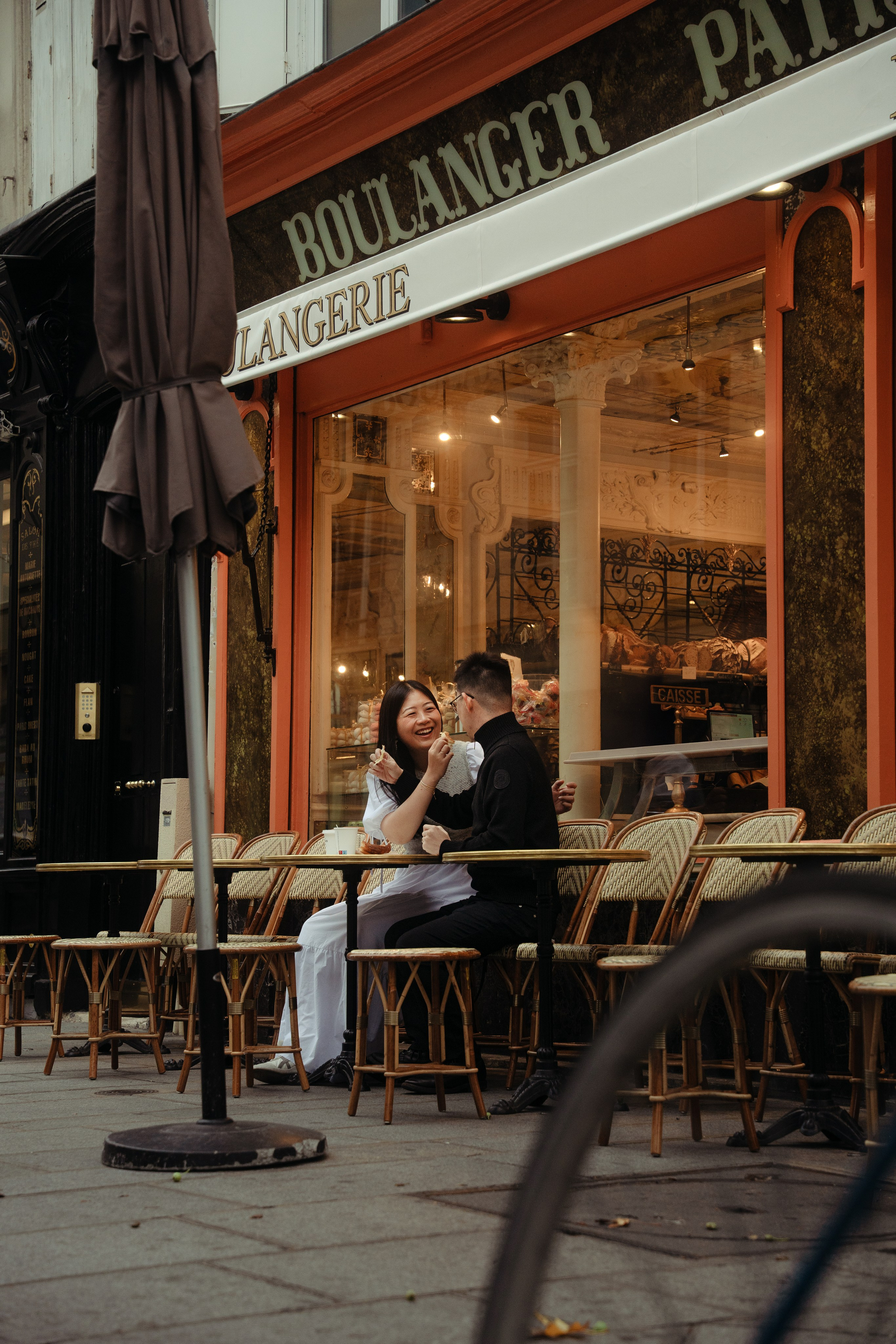 Grace & Lee — morning stroll in Marais. Paris photographer — Polina Osipova