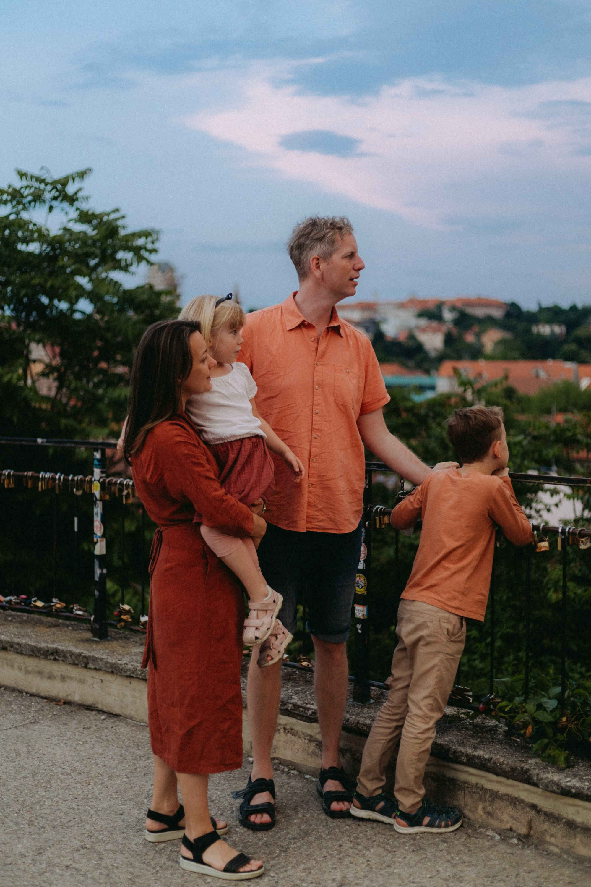 Family in the city. Elena Gorobets. Photographer in Zagreb
