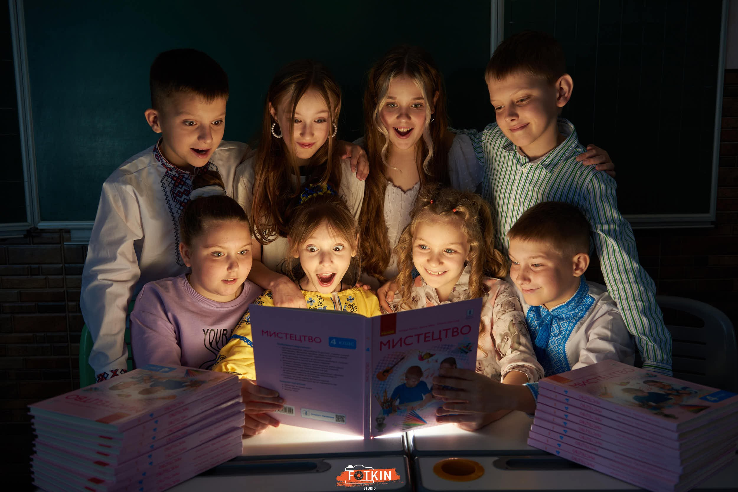 Випускні фотоальбоми для 4 класу Київ та область. Випускні альбоми фотокниги Київ та Дніпро