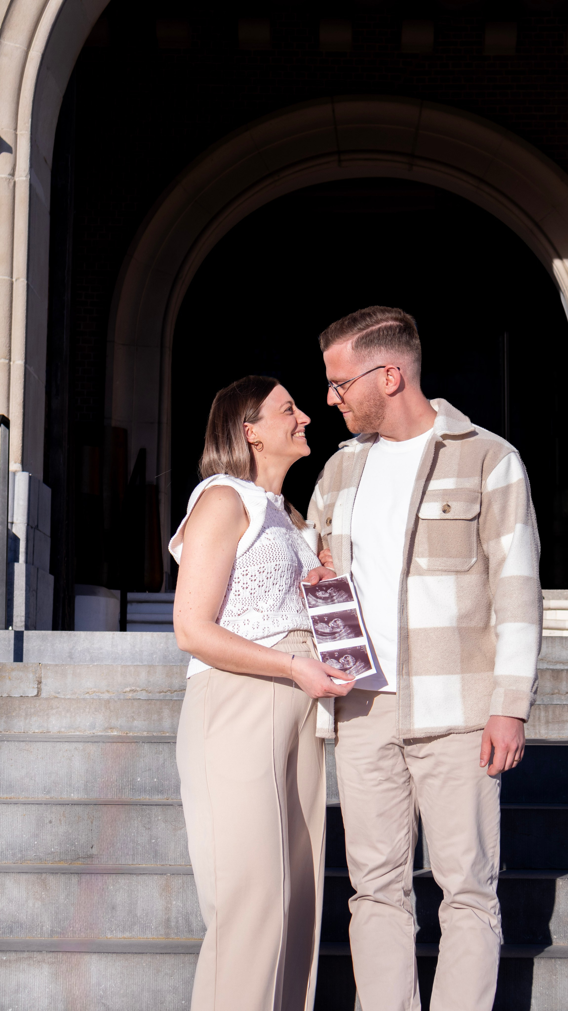 Zwangerschapsaankondiging. Zwangerschapsfotografie, newborn, gezinnen, branding, liefde én geboortefotografie